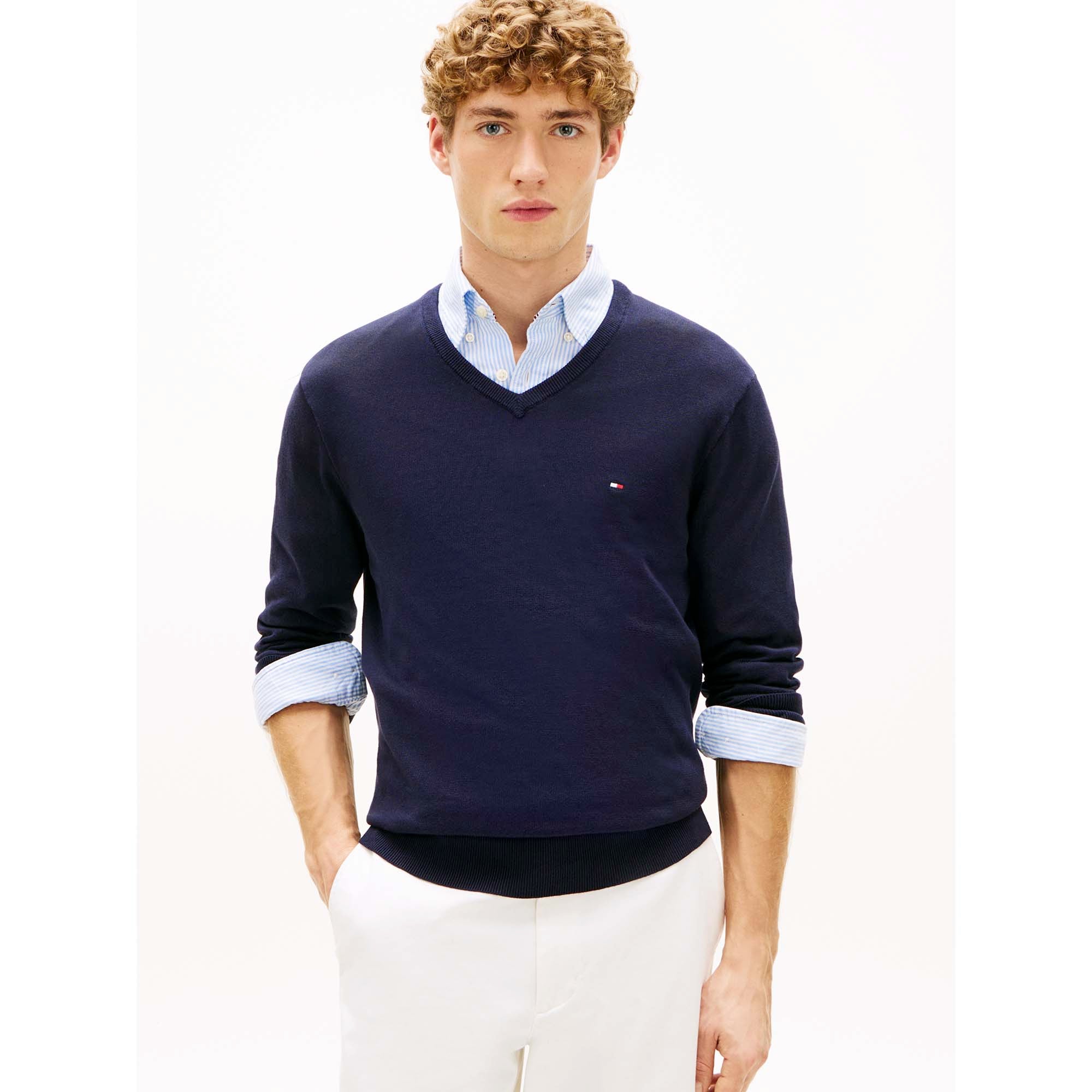 ESSENTIAL_COTTON_V_NECK_MW0MW42249_DW5_Image_2