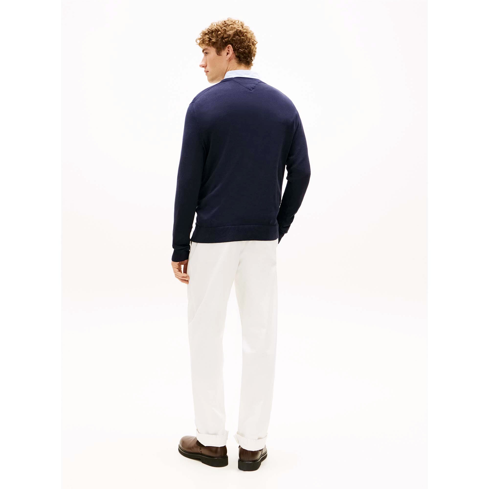 ESSENTIAL_COTTON_V_NECK_MW0MW42249_DW5_Image_3