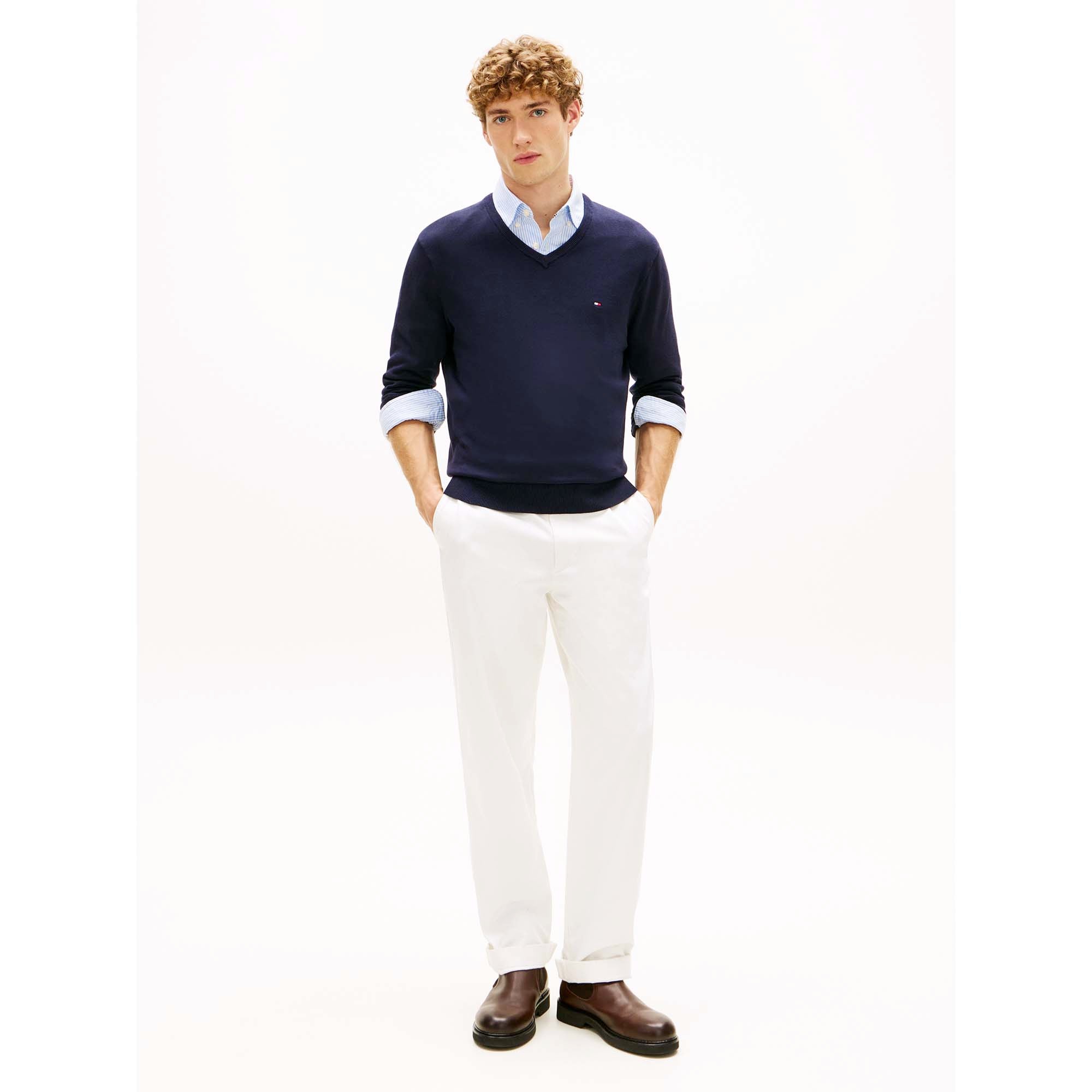 ESSENTIAL_COTTON_V_NECK_MW0MW42249_DW5_Image_5