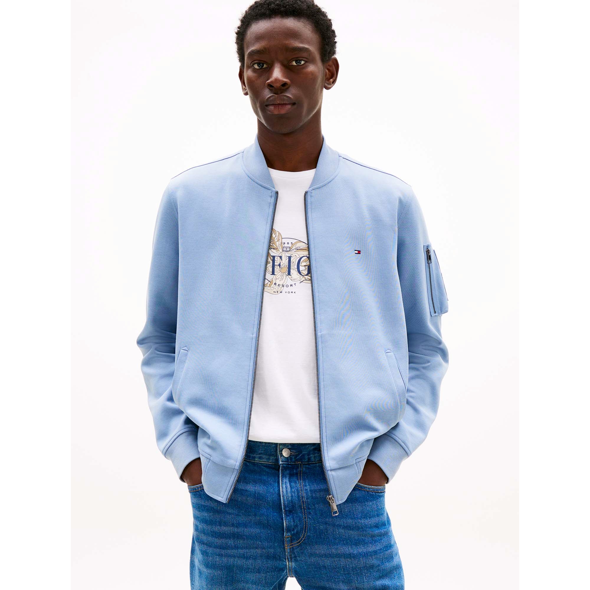 ESSENTIAL_INTECHNO_B_MW0MW37357_C2B_Image_2