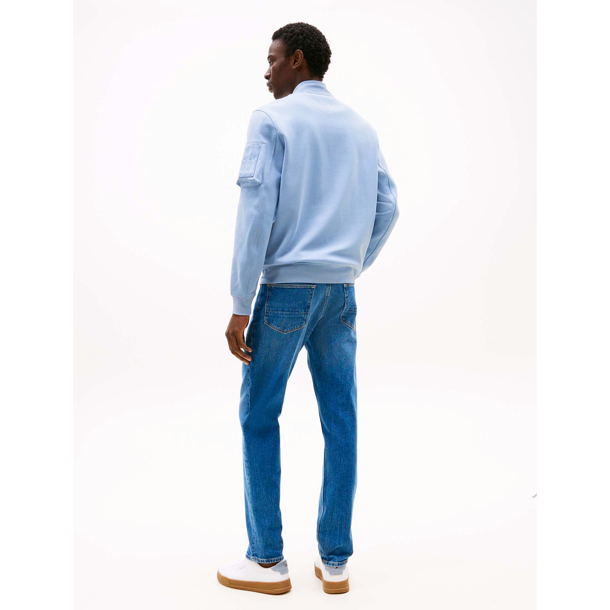 ESSENTIAL_INTECHNO_B_MW0MW37357_C2B_Image_3