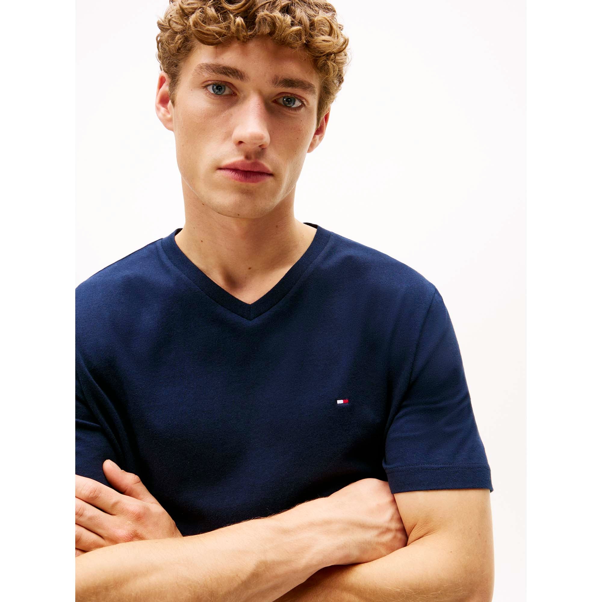 ESSENTIAL_V-NECK_TEE_MW0MW39249_DW5_Image_4