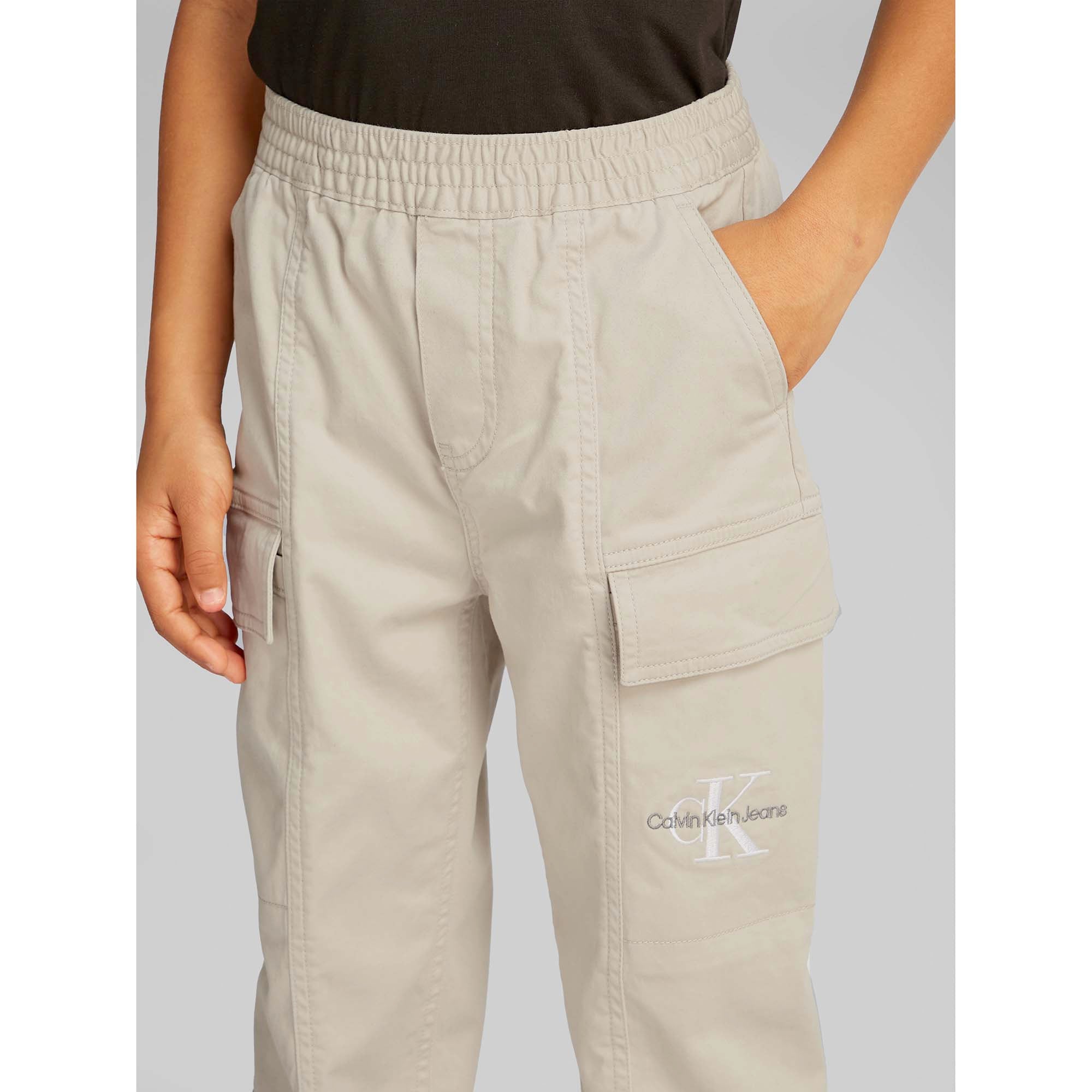 ESSENTIAL_WOVEN_CARGO_PANTS_CKIB0IB02270T_PA8_Image_5