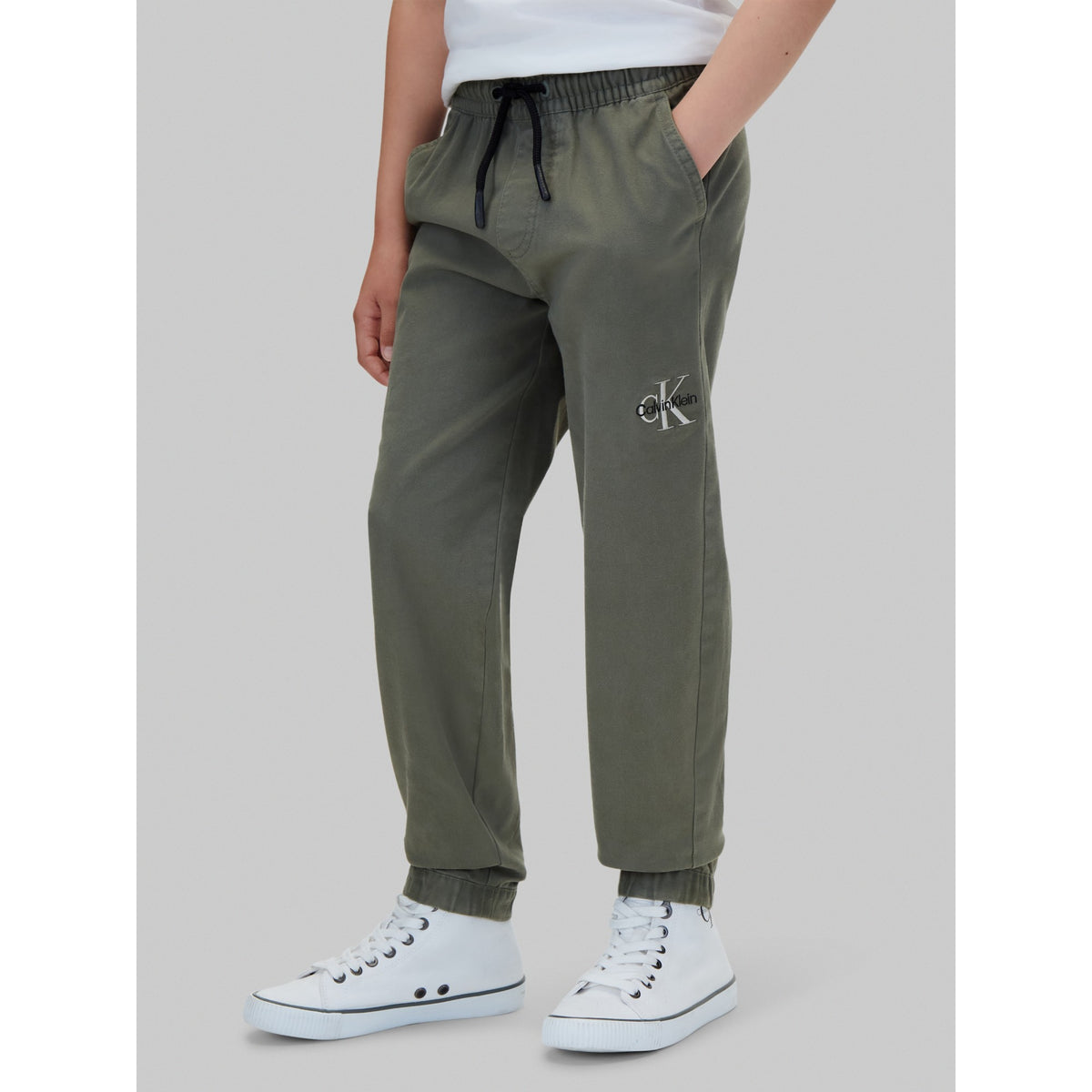 ESSENTIAL_WOVEN_JOGGER_LVCKTJC14BT_LDY_Image_3