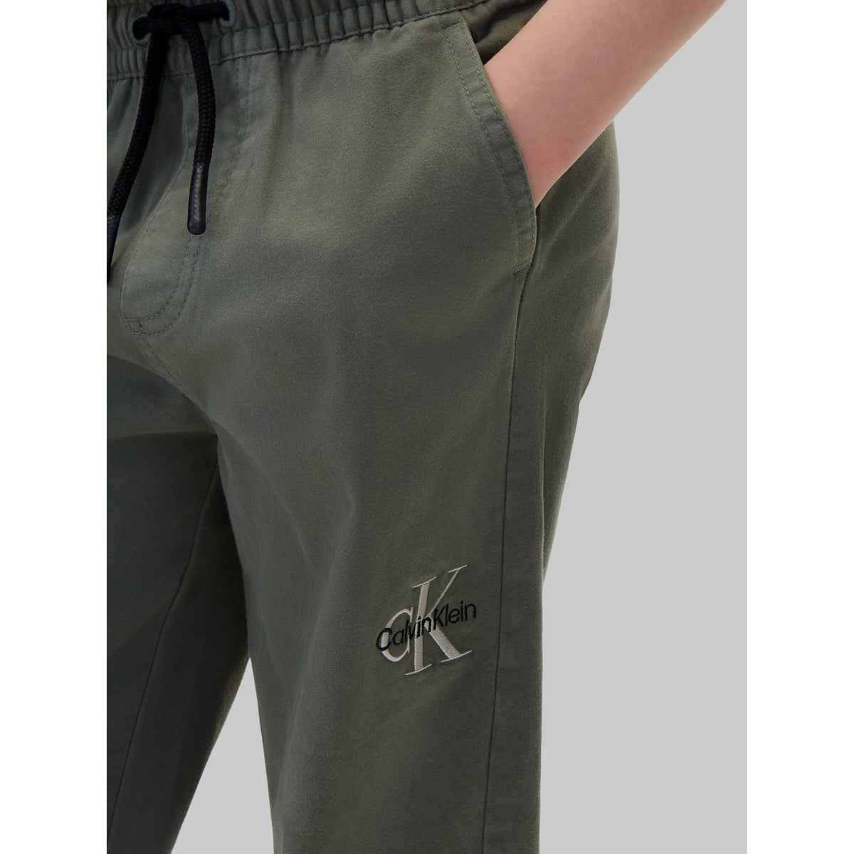 ESSENTIAL_WOVEN_JOGGER_LVCKTJC14BT_LDY_Image_6