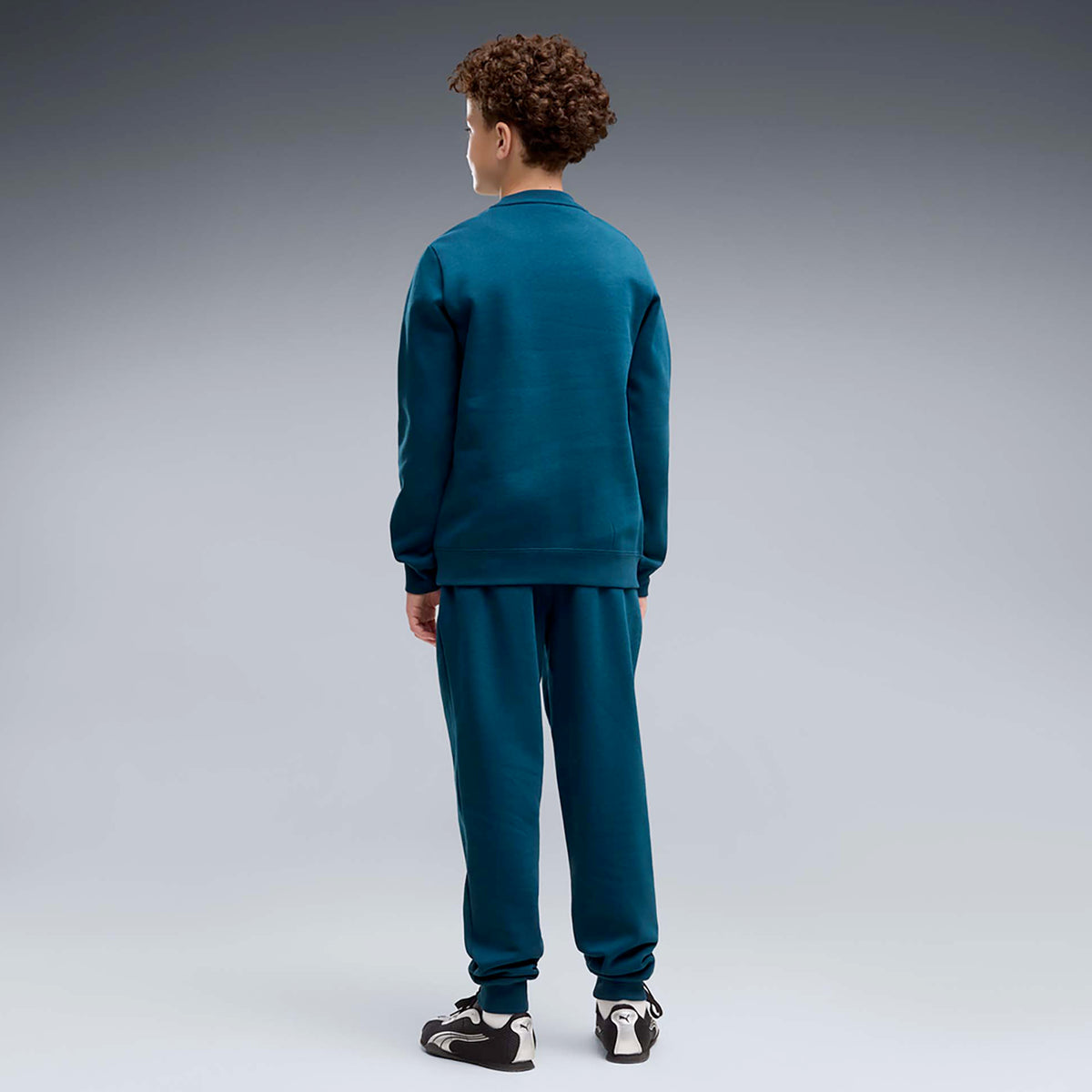ESS_NO1_LOGO_CREW_SWEAT_SUIT_FL_B_689721_36_Image_3
