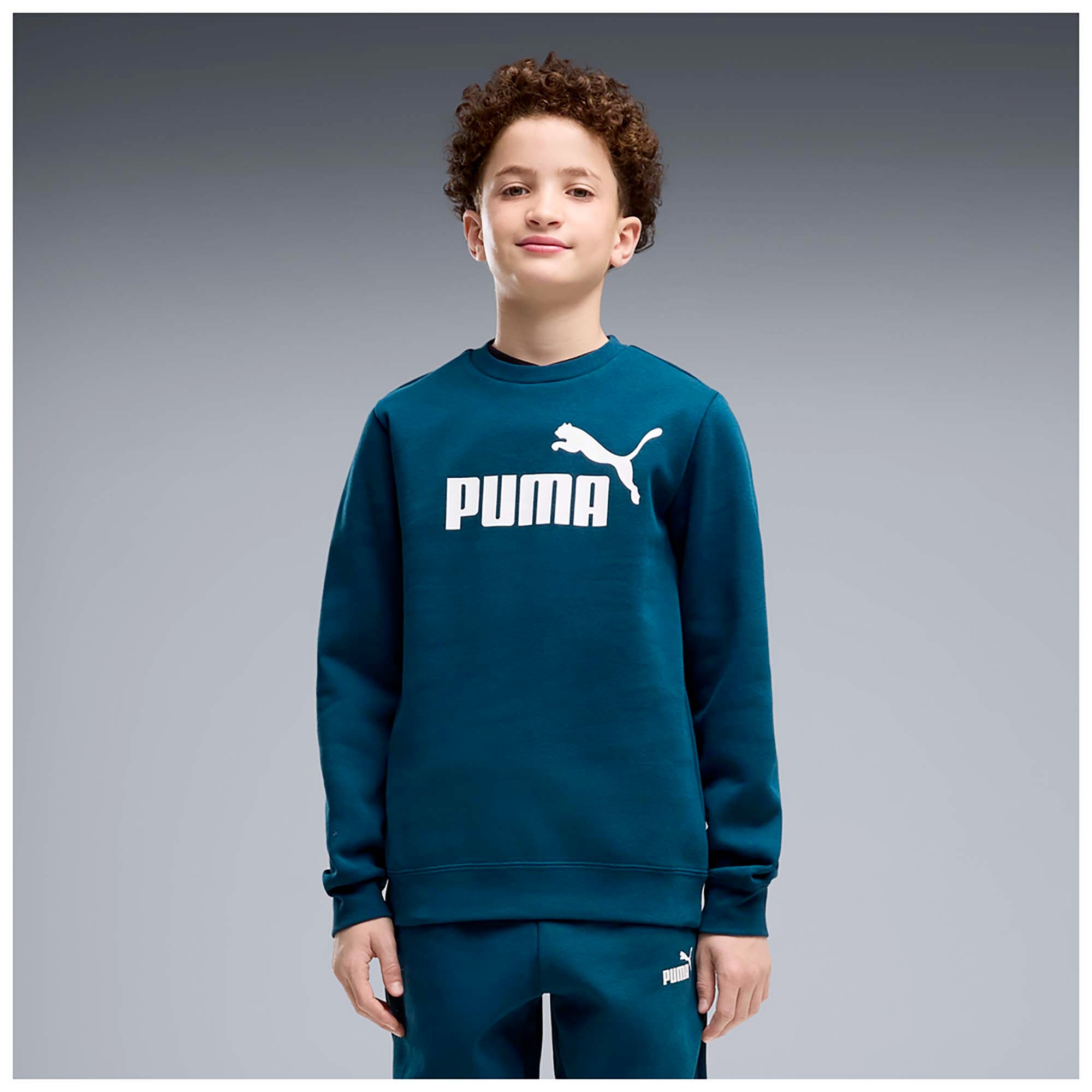 ESS_NO1_LOGO_CREW_SWEAT_SUIT_FL_B_689721_36_Image_4