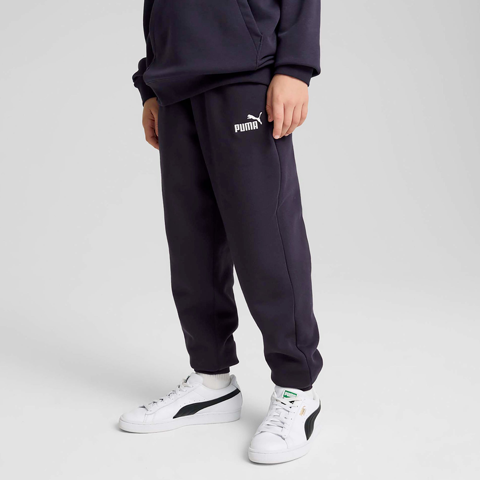 ESS_NO_1_LOGO_SWEATPANTS_FL_B_684912_16_Image_2