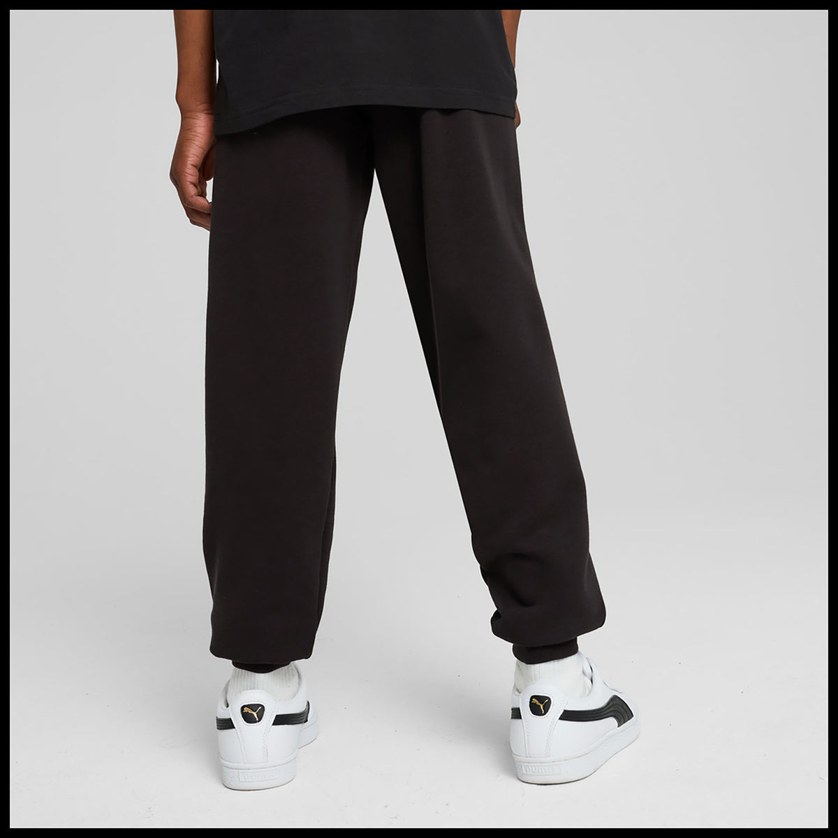 ESS_NO_1_LOGO_SWEATPANTS_TR_B_684914_01_Image_4