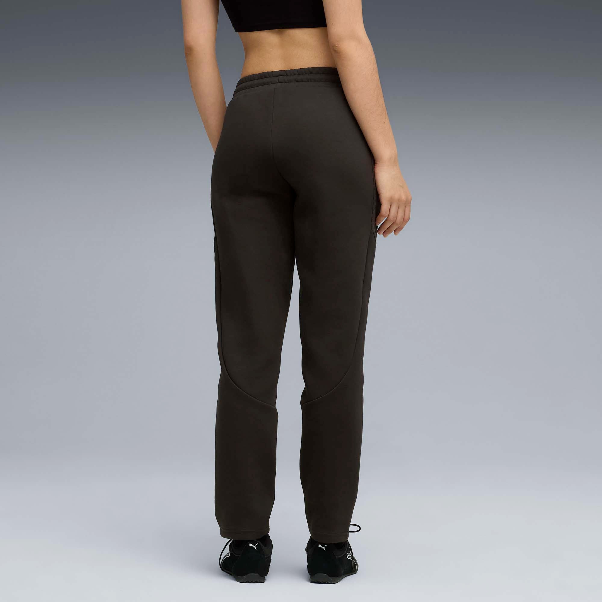 EVOSTRIPE_SWEATPANTS_DK_OP_688143_01_Image_3