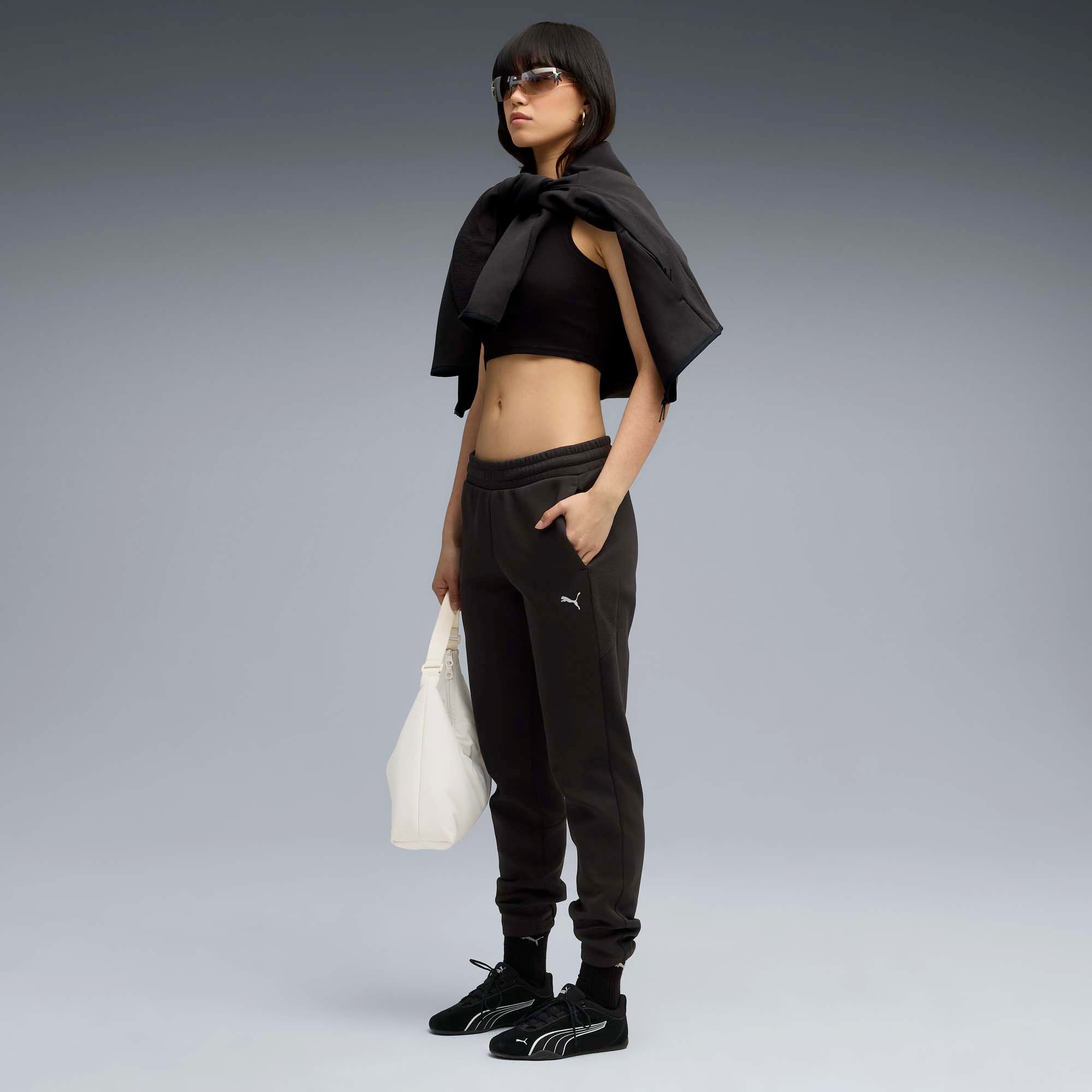 EVOSTRIPE_SWEATPANTS_DK_OP_688143_01_Image_4