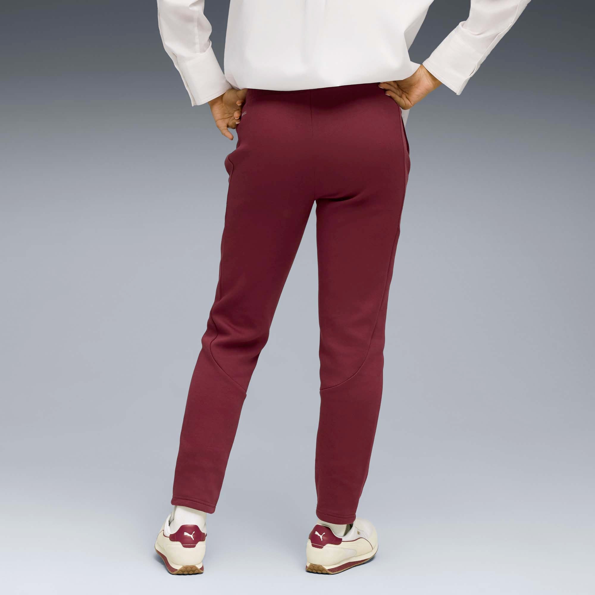 EVOSTRIPE_SWEATPANTS_DK_OP_688143_96_Image_3