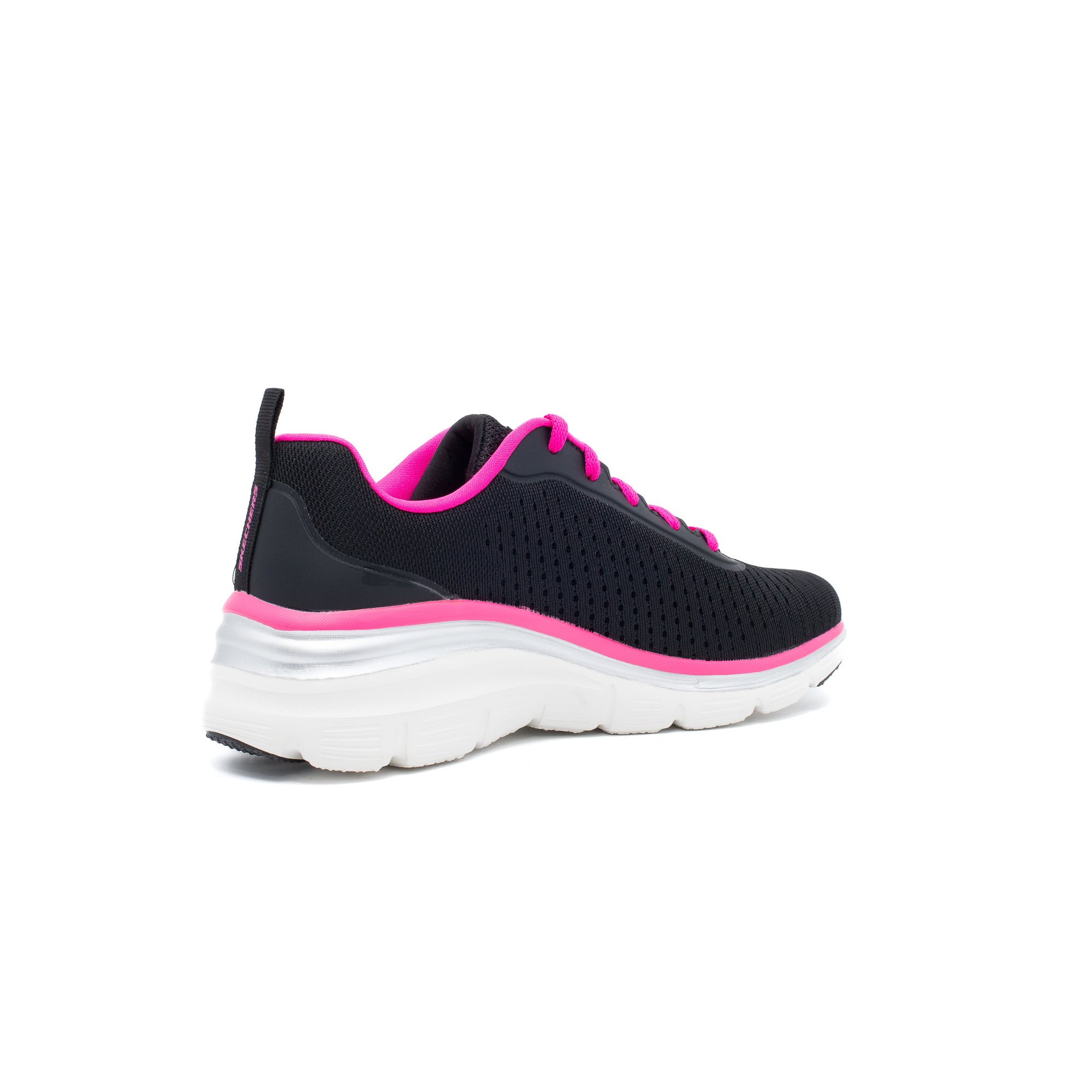 FASHION_FIT_-_MAKES_MOVES_149277_BKHP_Image_4