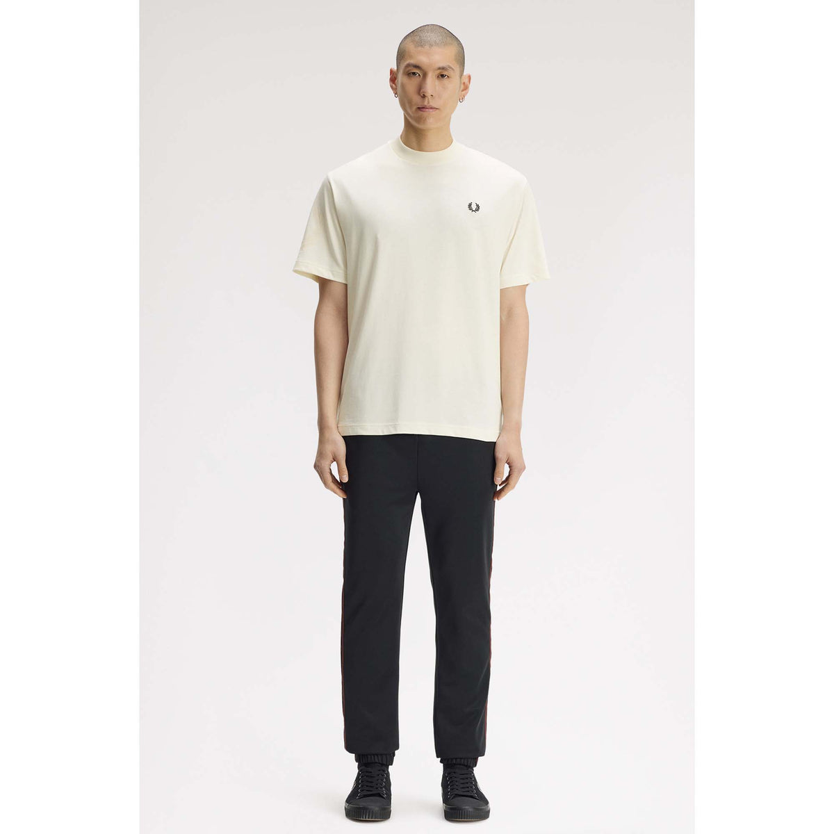 FP_REFLECTIVE_LAURELWREATH_TSHIRT_M3491_560_Image_2