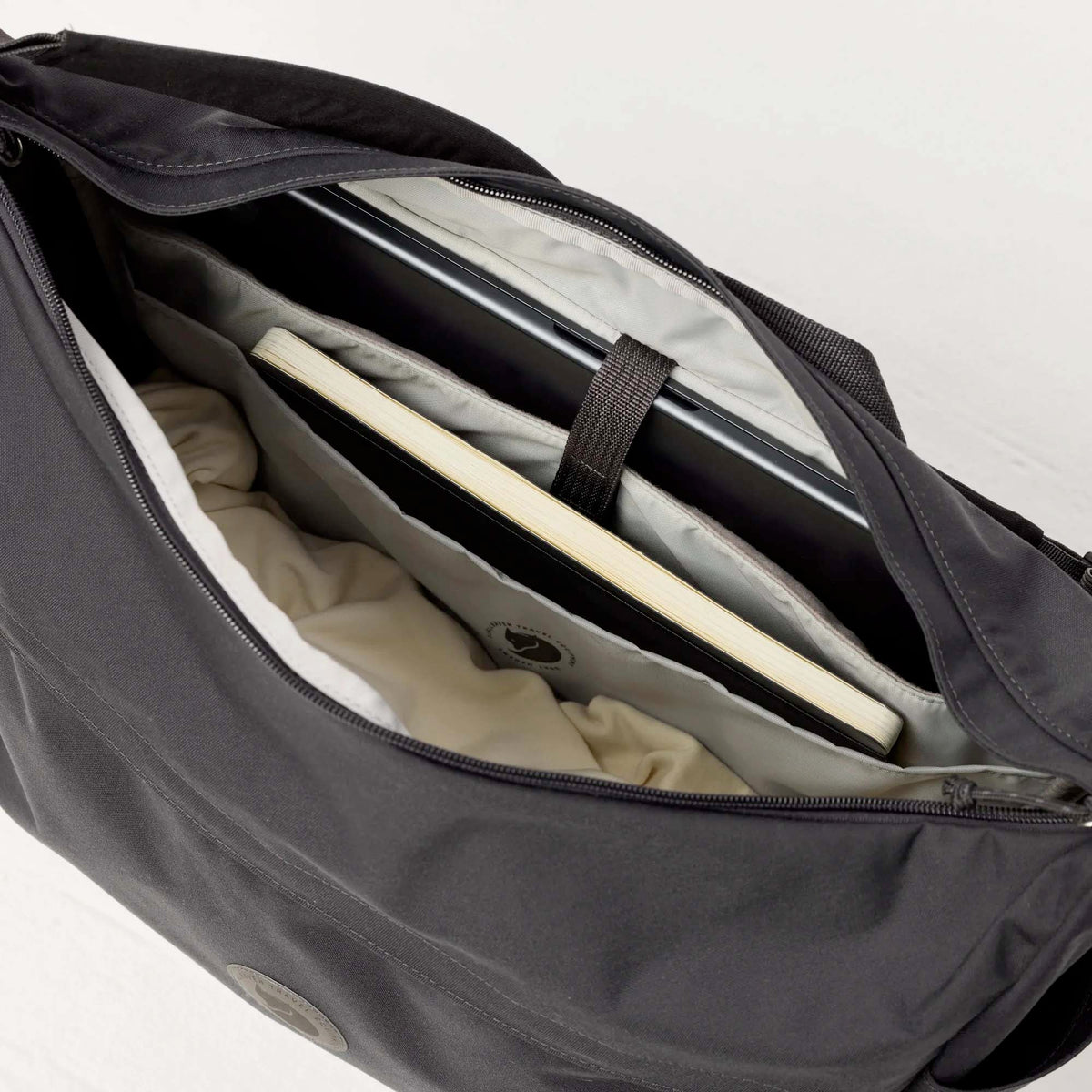 FRDEN_CROSSBODY_F23200340_037_Image_4