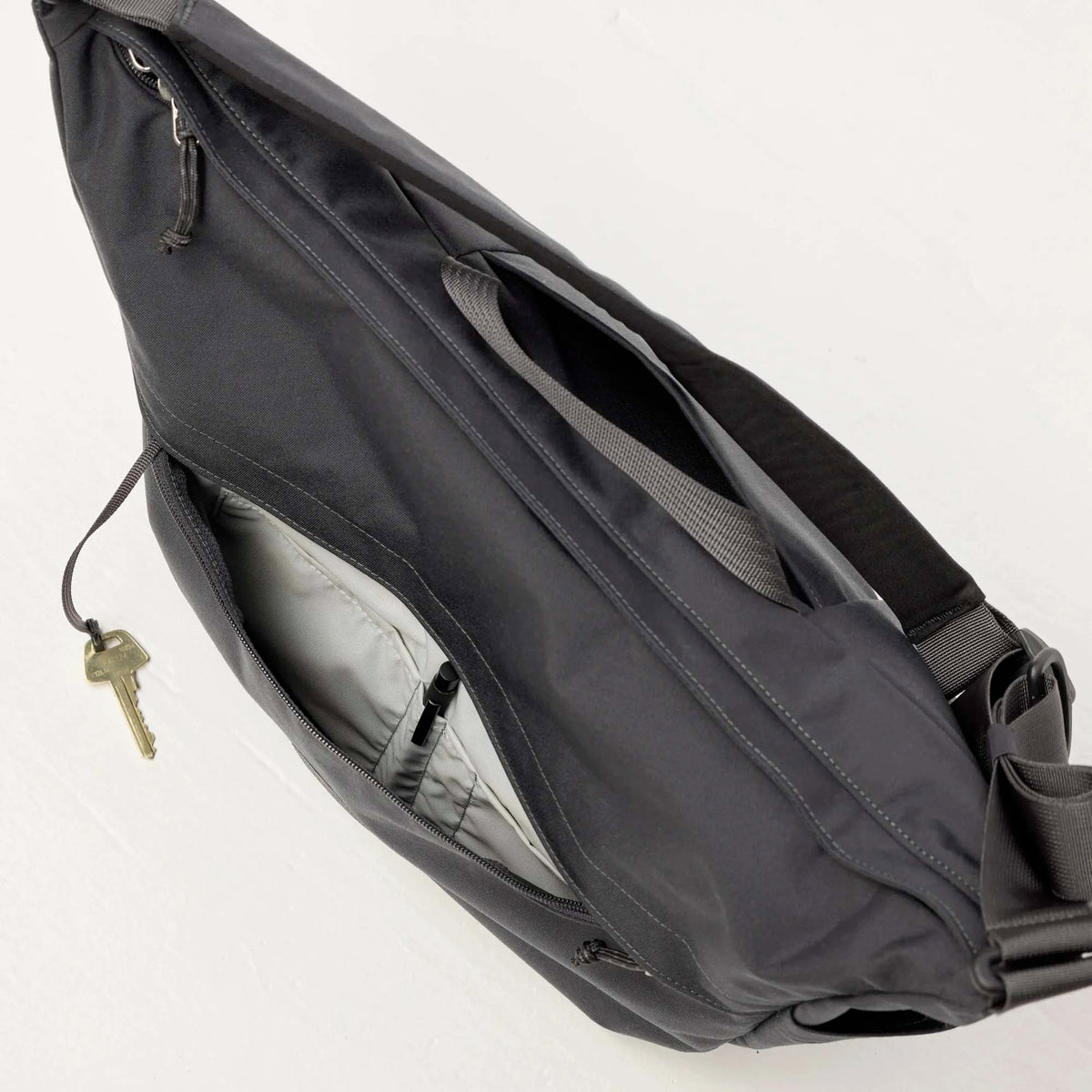 FRDEN_CROSSBODY_F23200340_037_Image_5