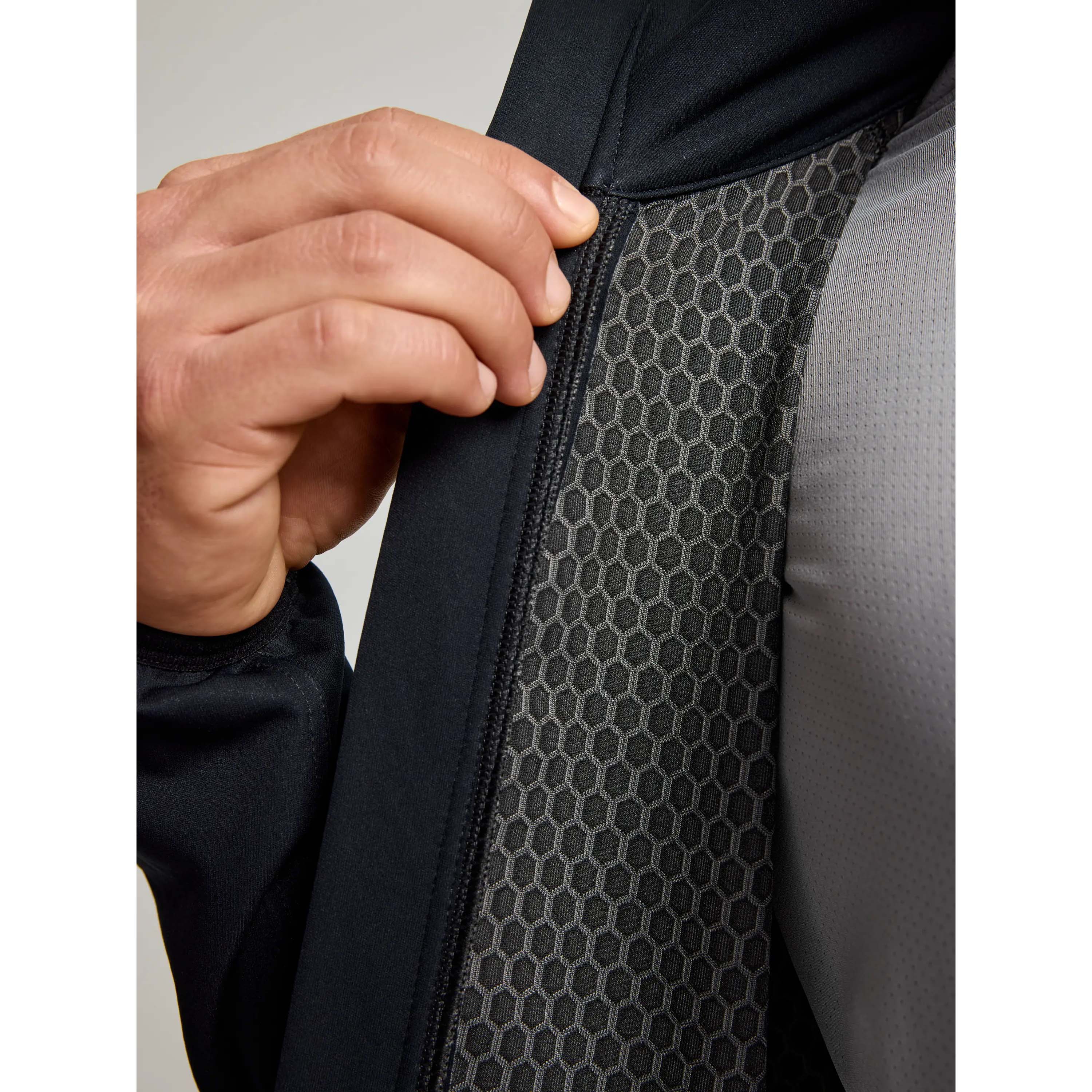 GRAPHENE_SOFTSHELL_JACKET_A125003S00_W01_Image_7