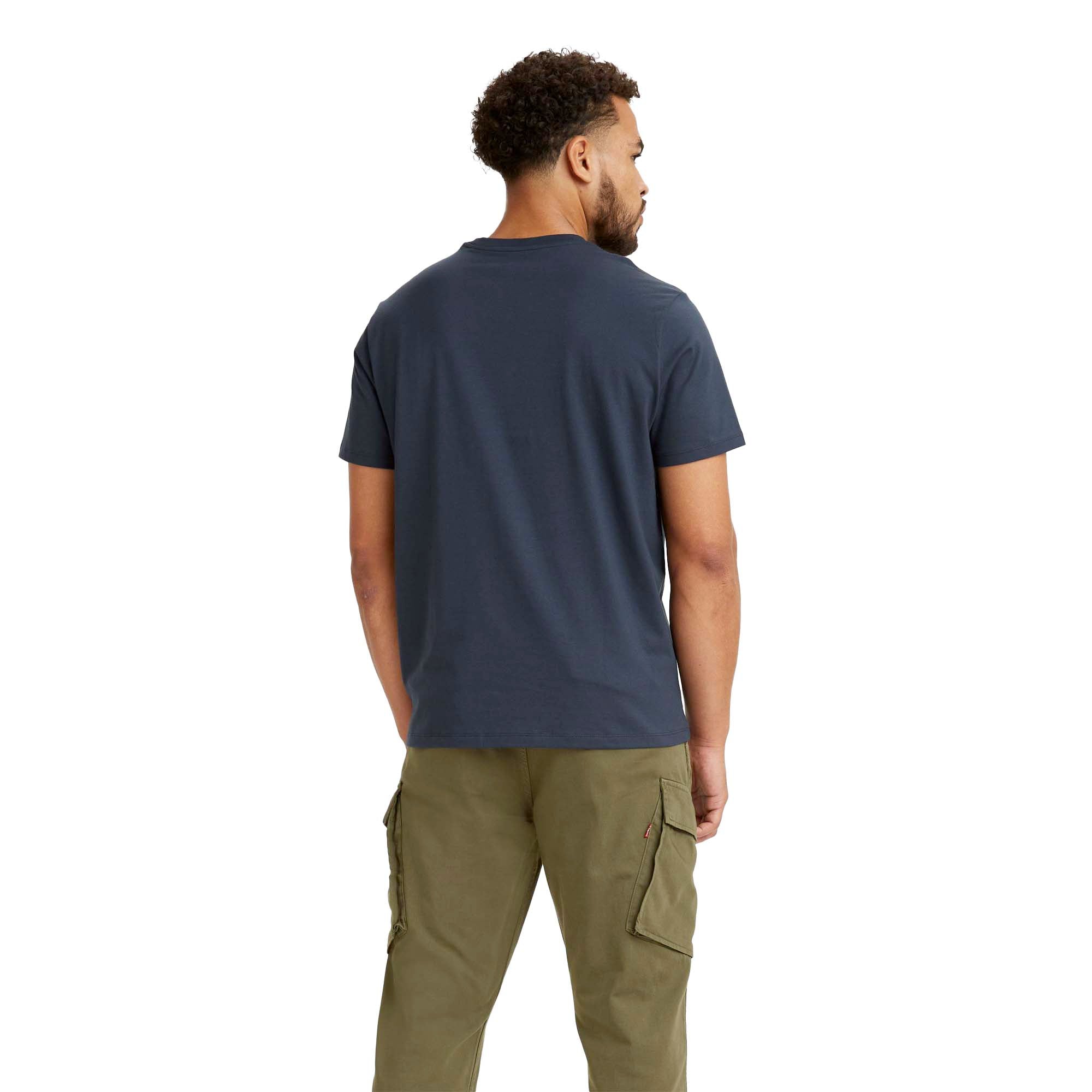 GRAPHIC_SET-IN_NECK_17783_0139_Image_2