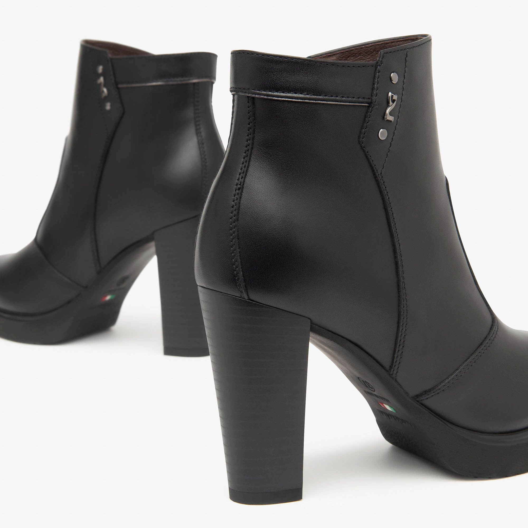 GUANTO_NERO_TBRILL_ANTRACITE_PUALTILIA_L16720_NE_I513810D_100_Image_4