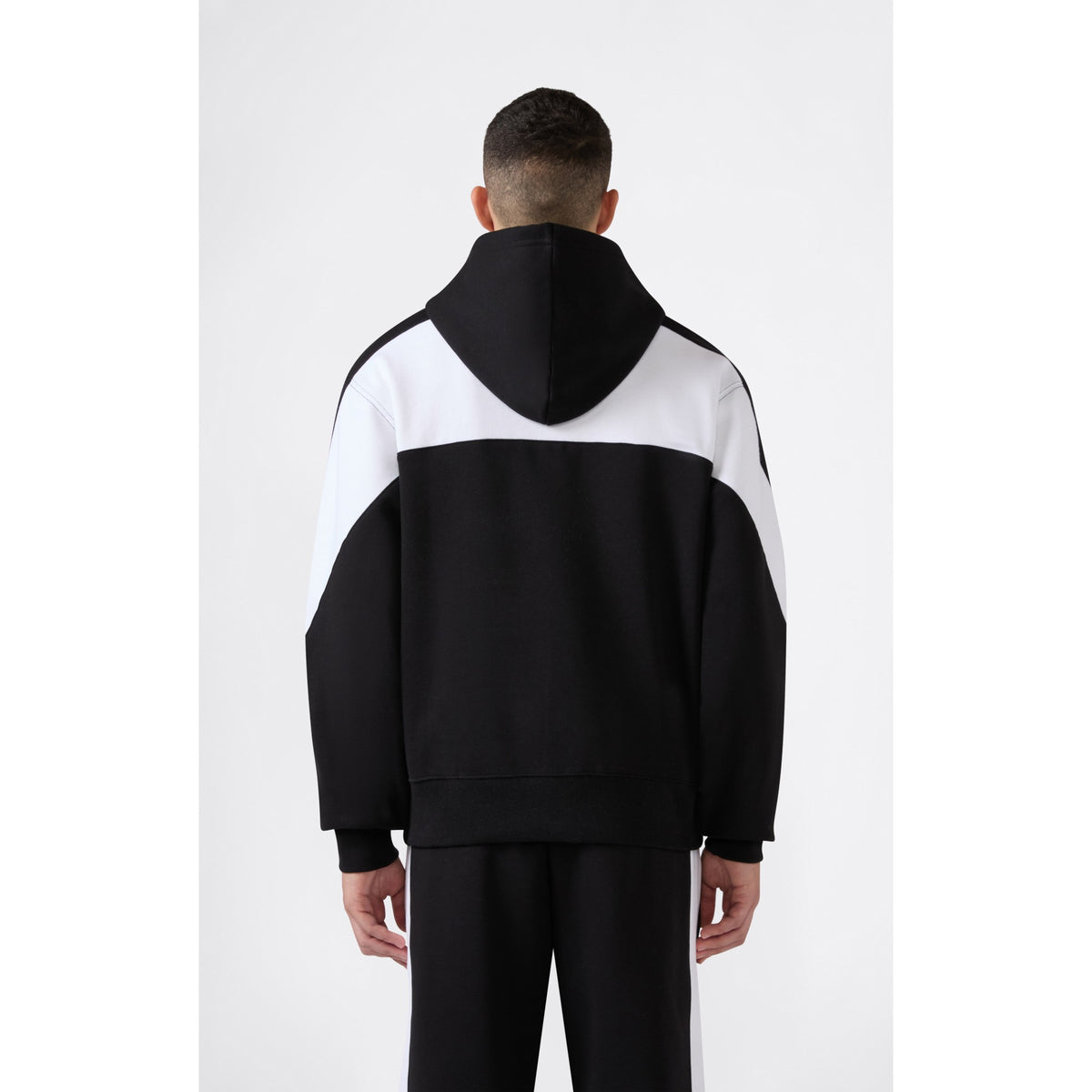 HOODED_SWEATSHIRT_222535_KK001_Image_3