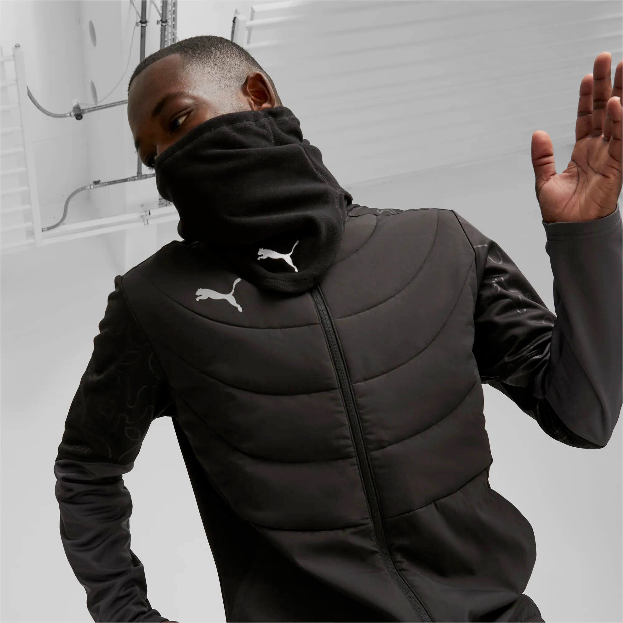 INDIVIDUALWINTERIZED_NECK_WARMER_054386_01_Image_3