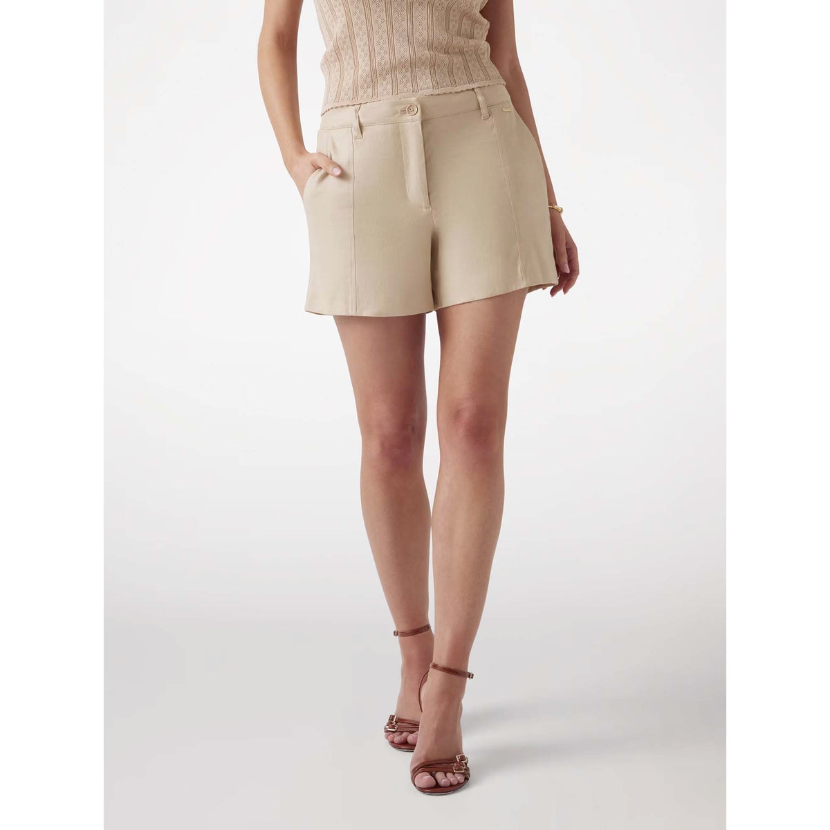 ISABEAU_LININ_SHORT_W5GD1WWH5L2_G1L7_Image_2