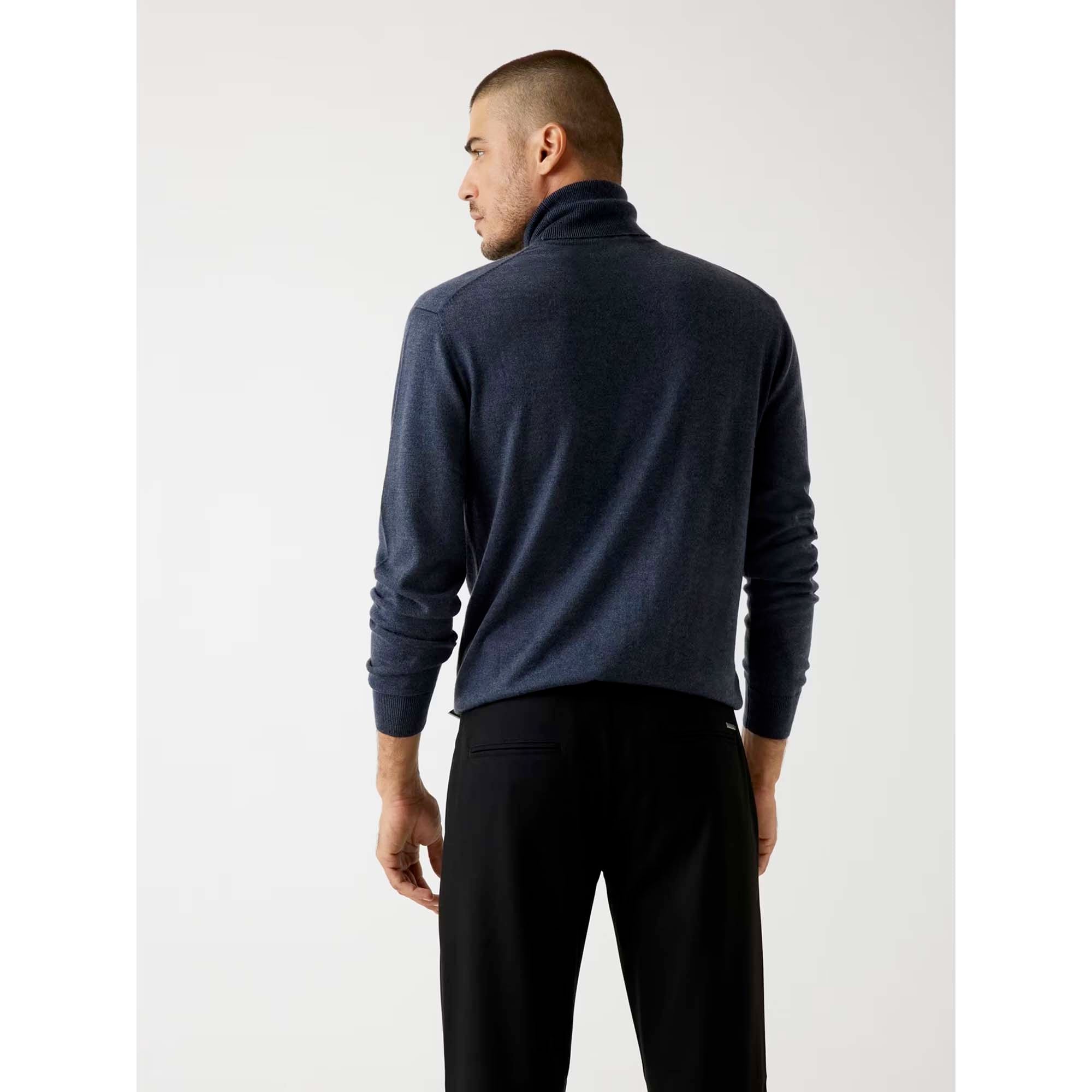 JIM_TN_SWTR_M5BR09Z0432_H71W_Image_3