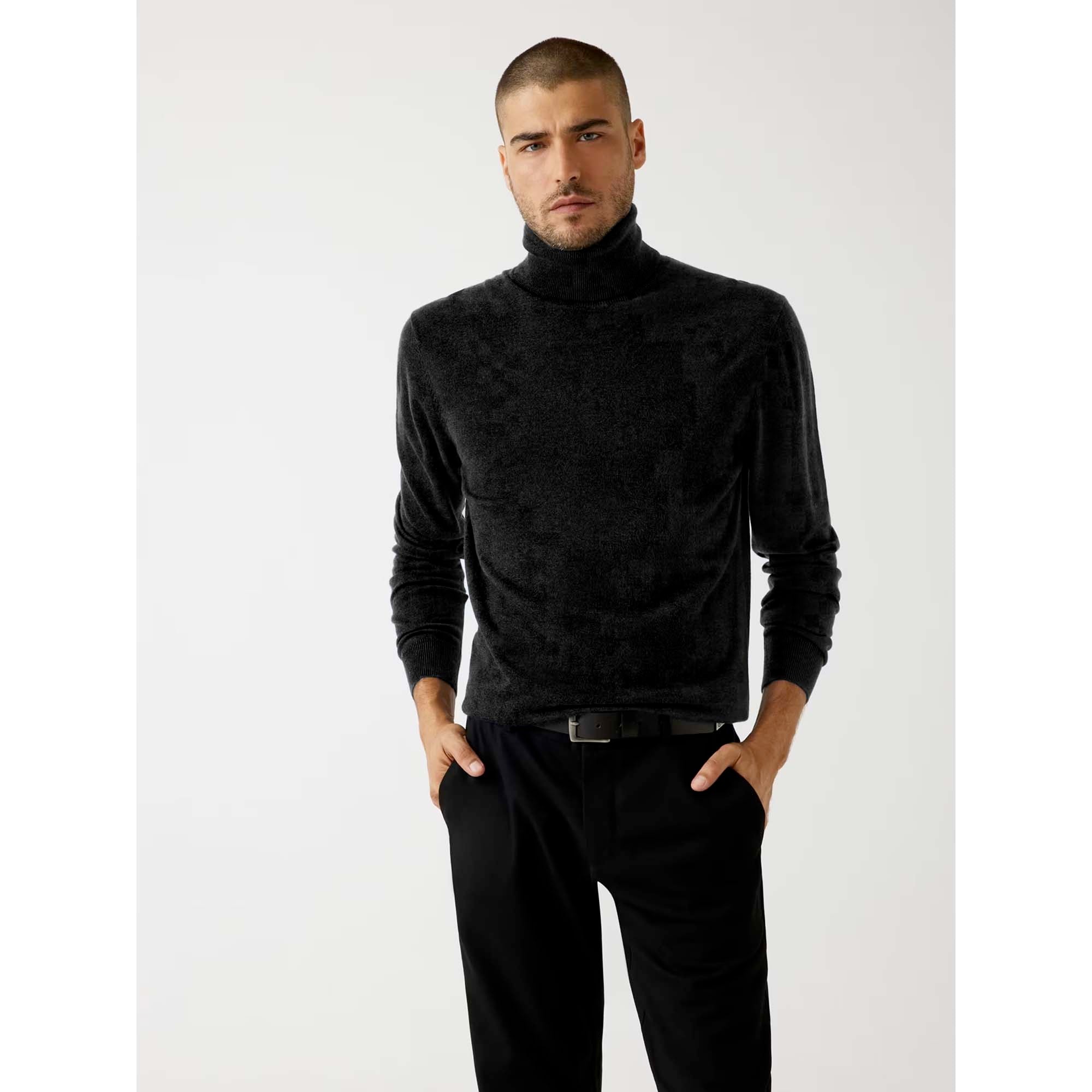 JIM_TN_SWTR_M5BR09Z0432_JBLK_Image_2