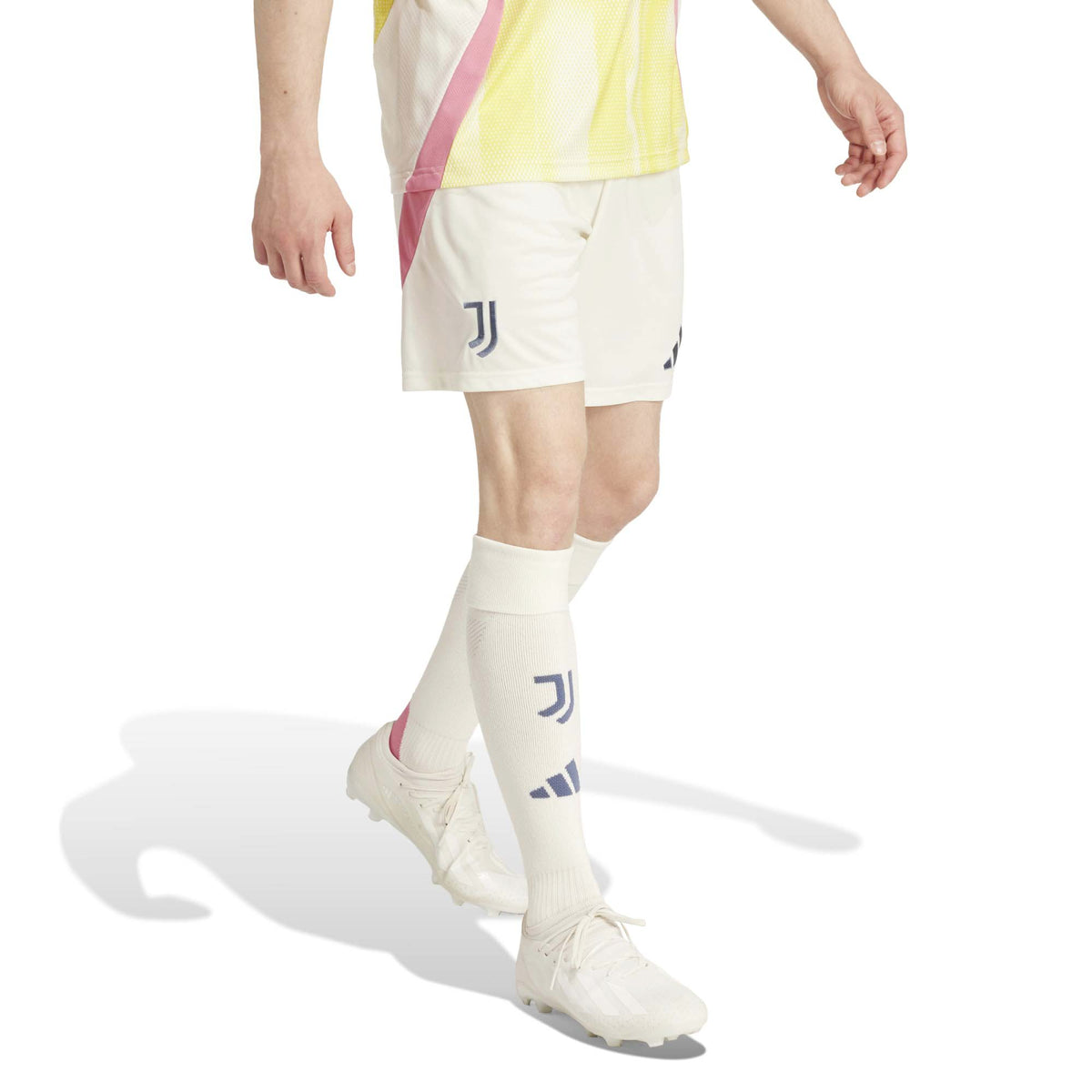JUVE_A_SHO_IS7998_OWHITE_Image_2