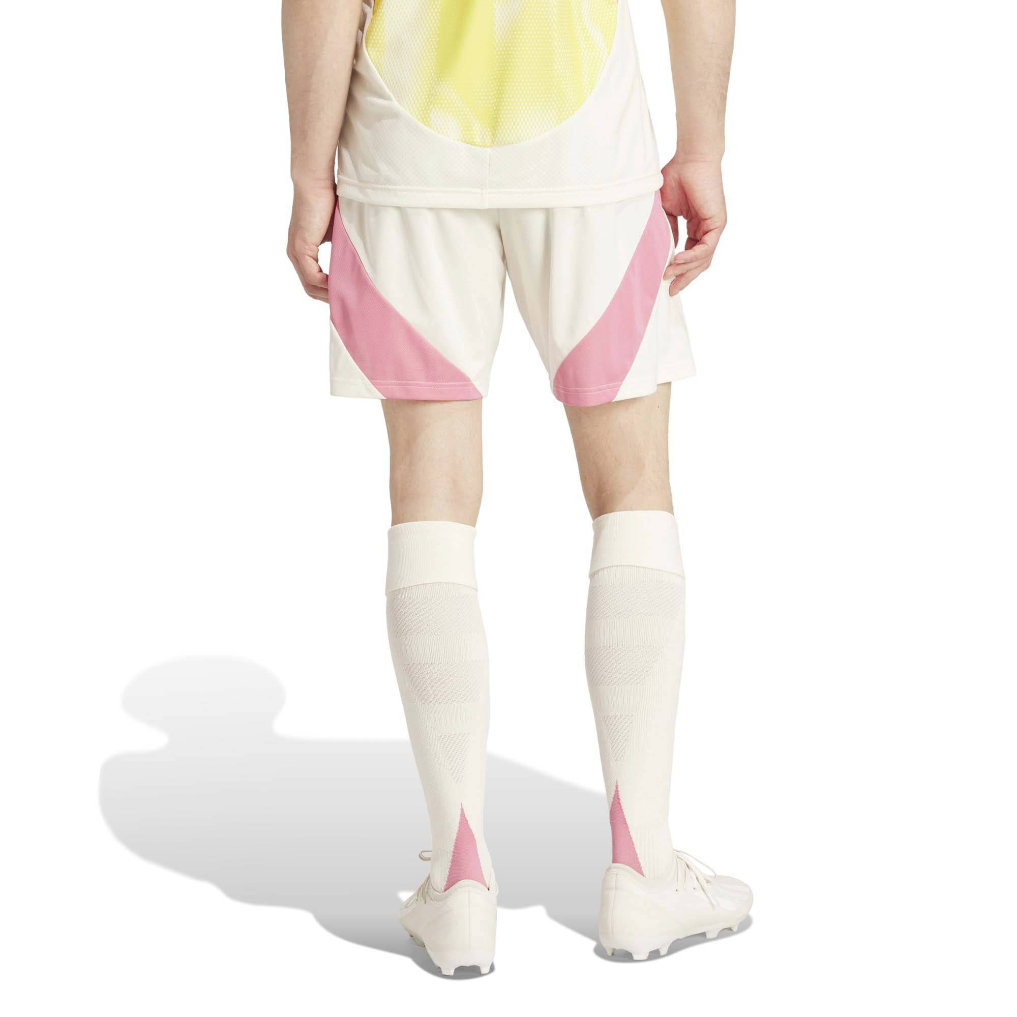 JUVE_A_SHO_IS7998_OWHITE_Image_3