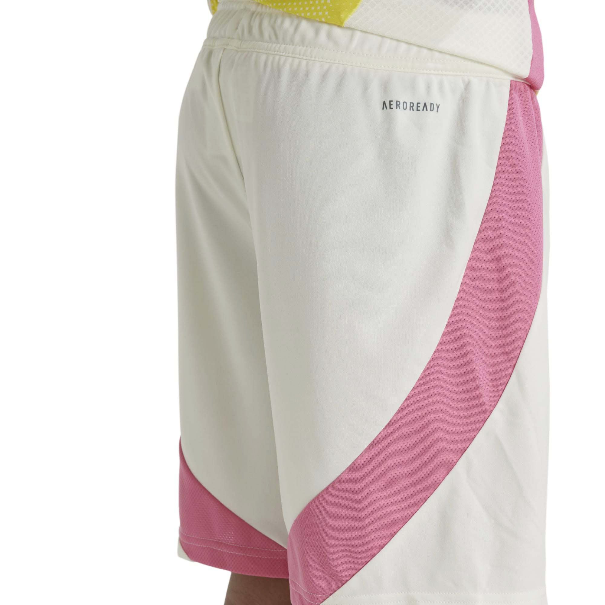 JUVE_A_SHO_Y_IT3556_OWHITE_Image_3