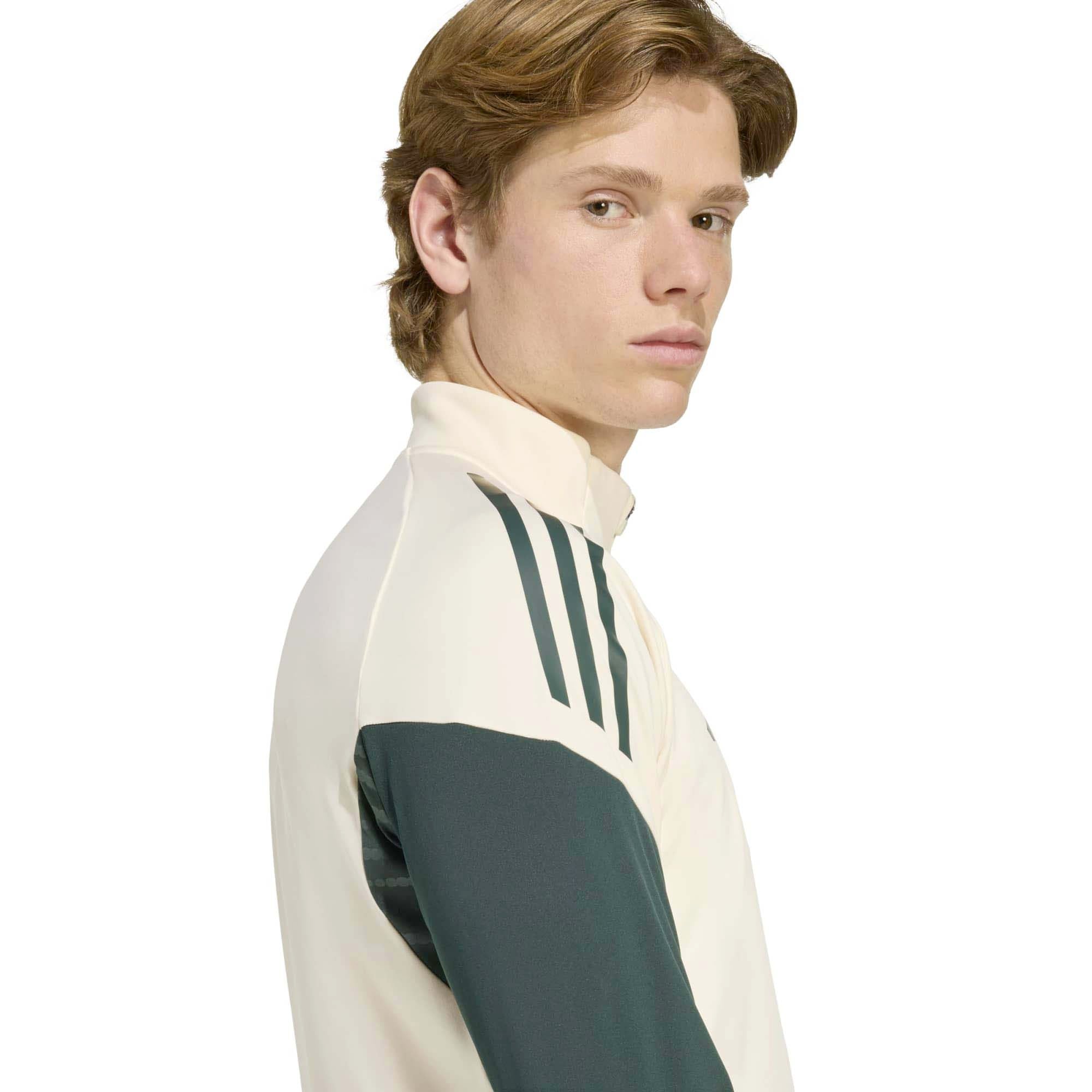 JUVE_EU_TR_TOP_JN7469_ECRTIN_Image_4