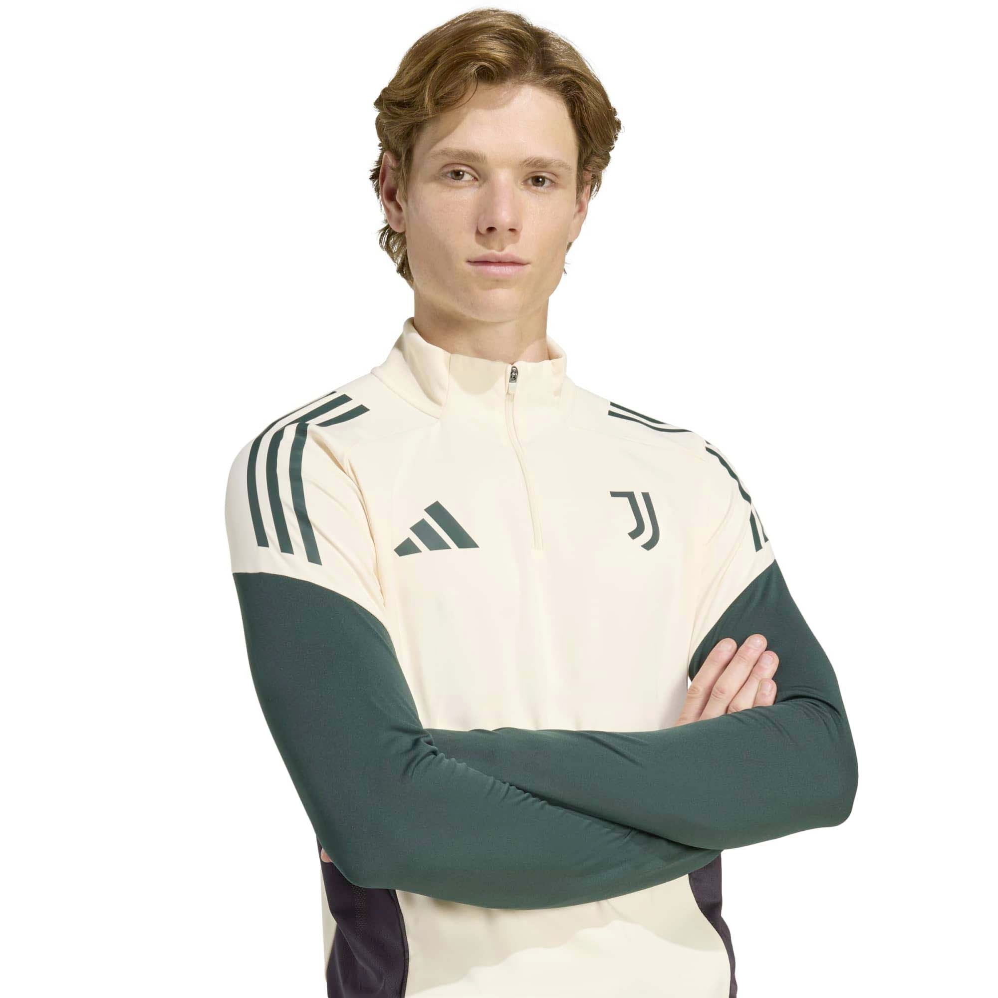JUVE_EU_TR_TOP_JN7469_ECRTIN_Image_5