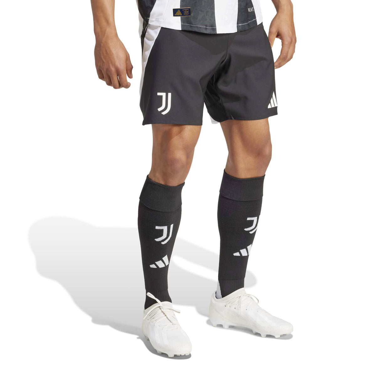 JUVE_H_AU_SHO_IT6049_BLACKWH_Image_2