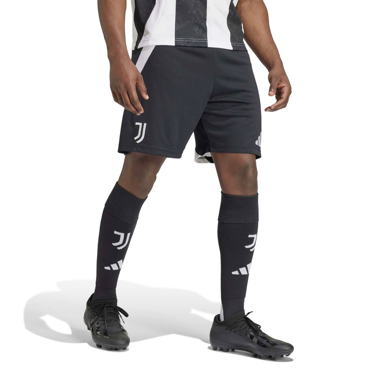 JUVE_H_SHO_IS8003_BLACKWH_Image_2