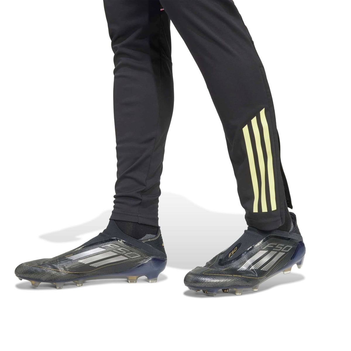 JUVE_TR_PNT_JN7450_BLACK_Image_5