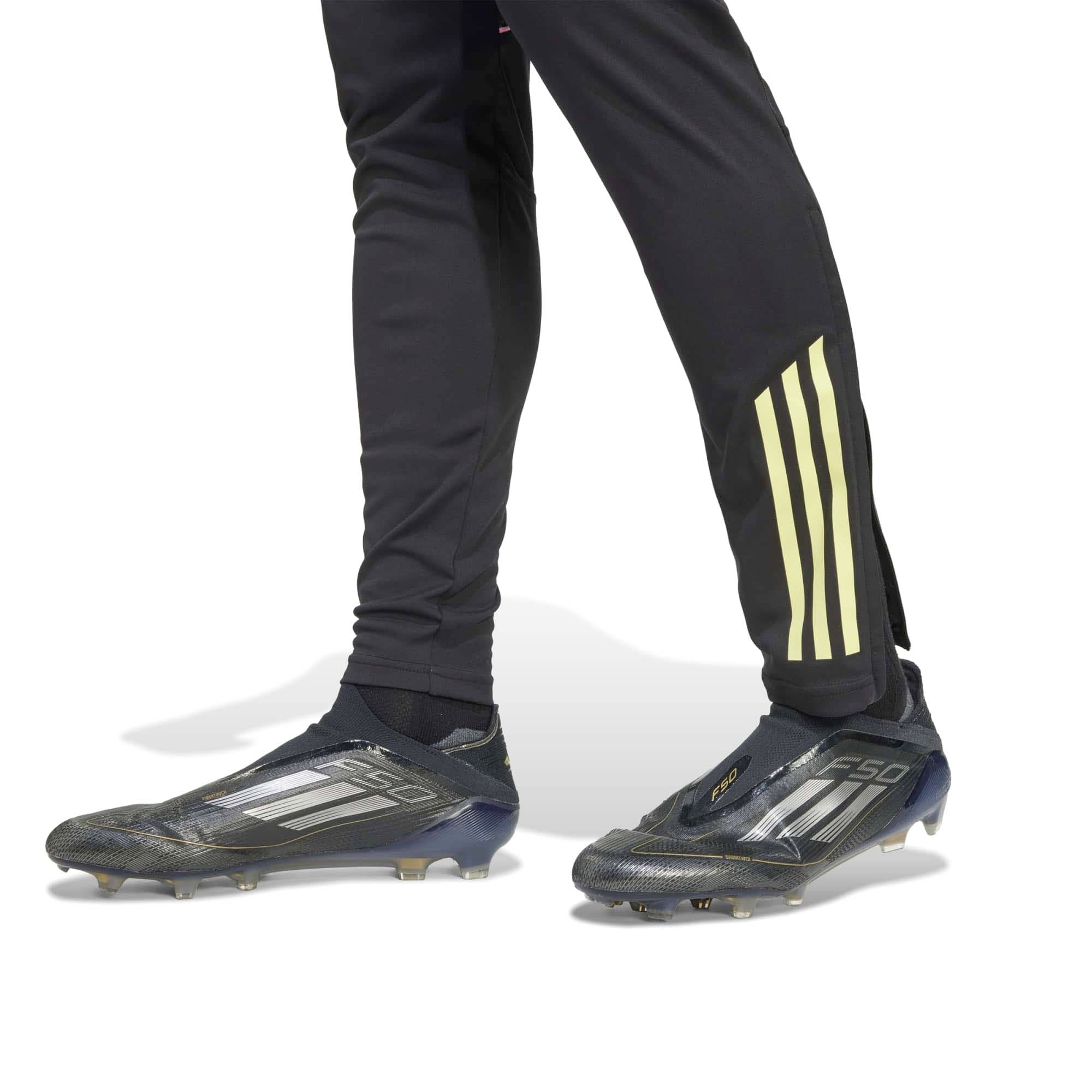 JUVE_TR_PNT_JN7450_BLACK_Image_5