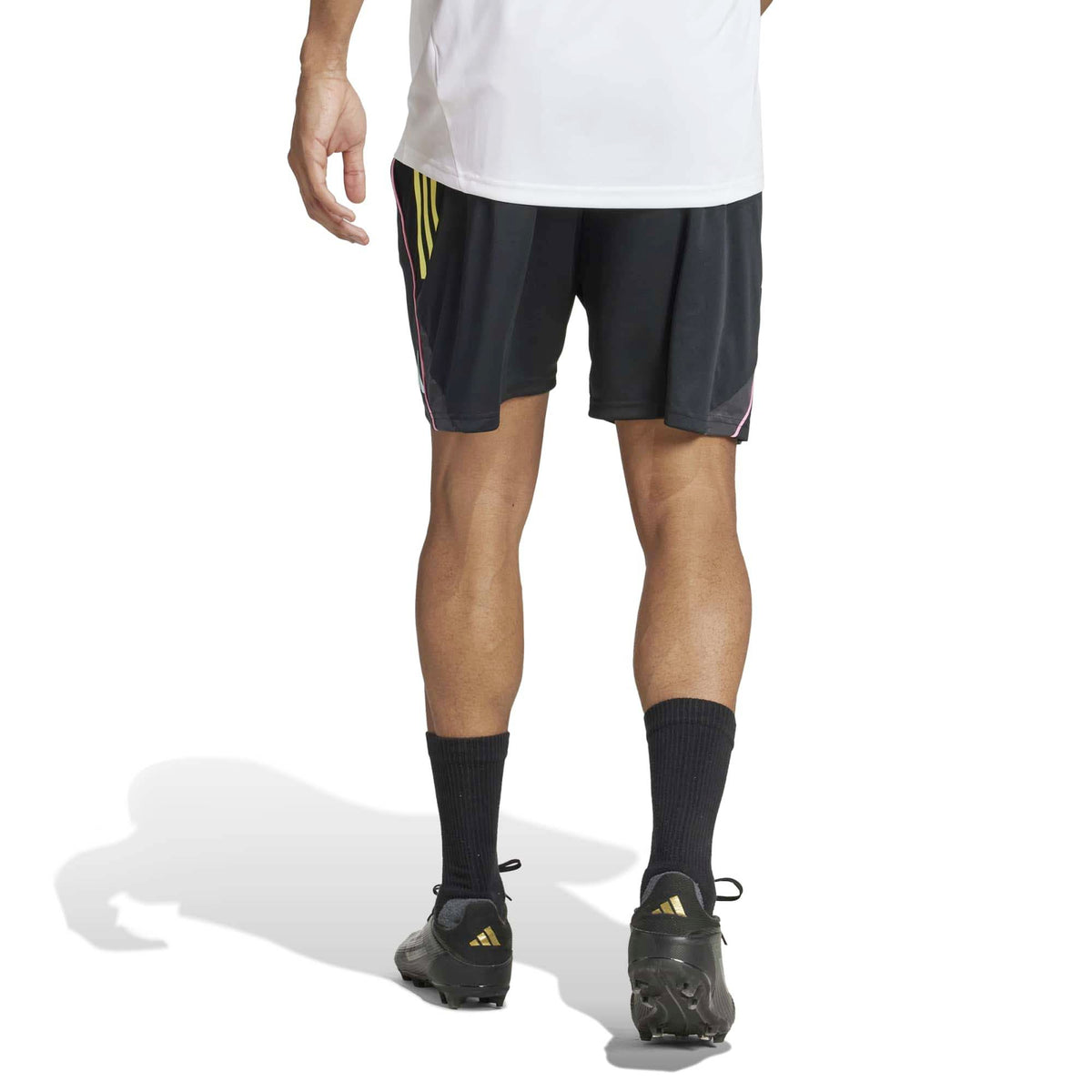 JUVE_TR_SHO_JN7457_BLACK_Image_3