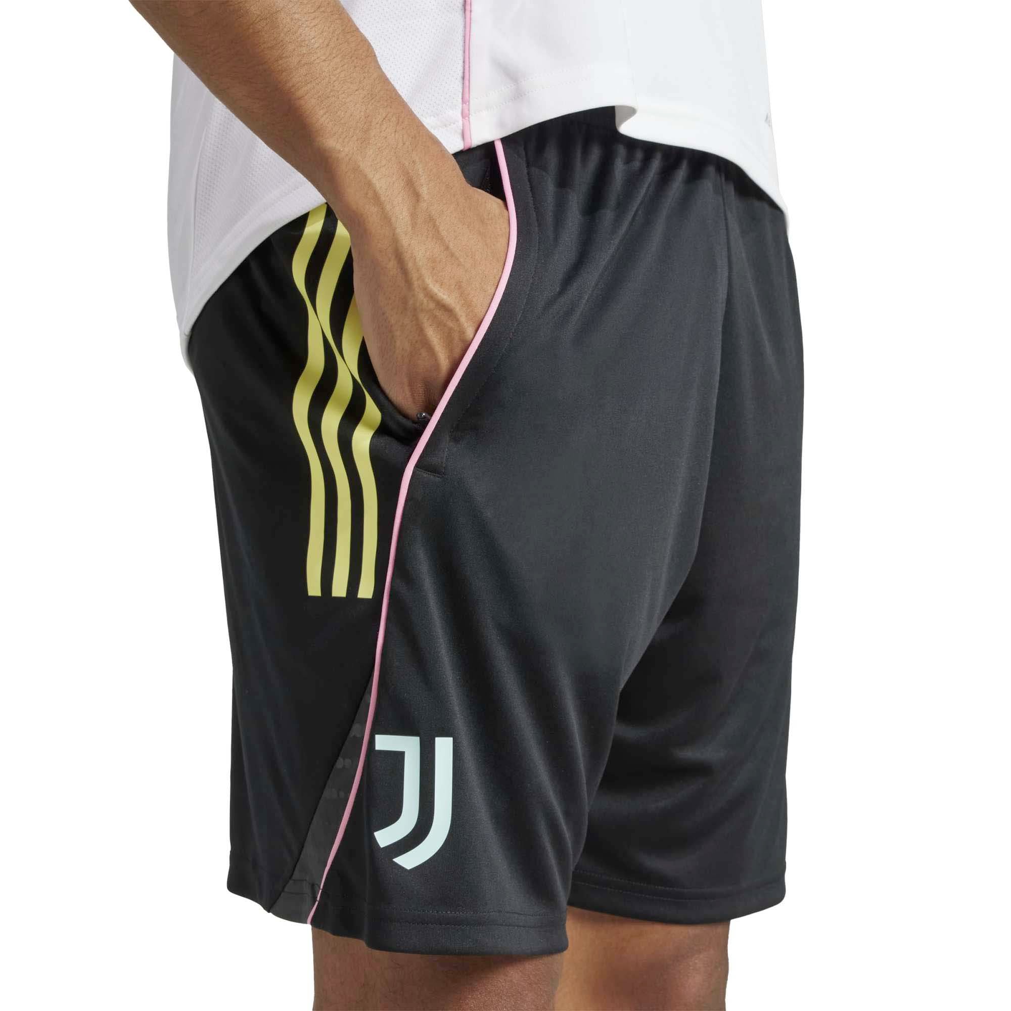 JUVE_TR_SHO_JN7457_BLACK_Image_6