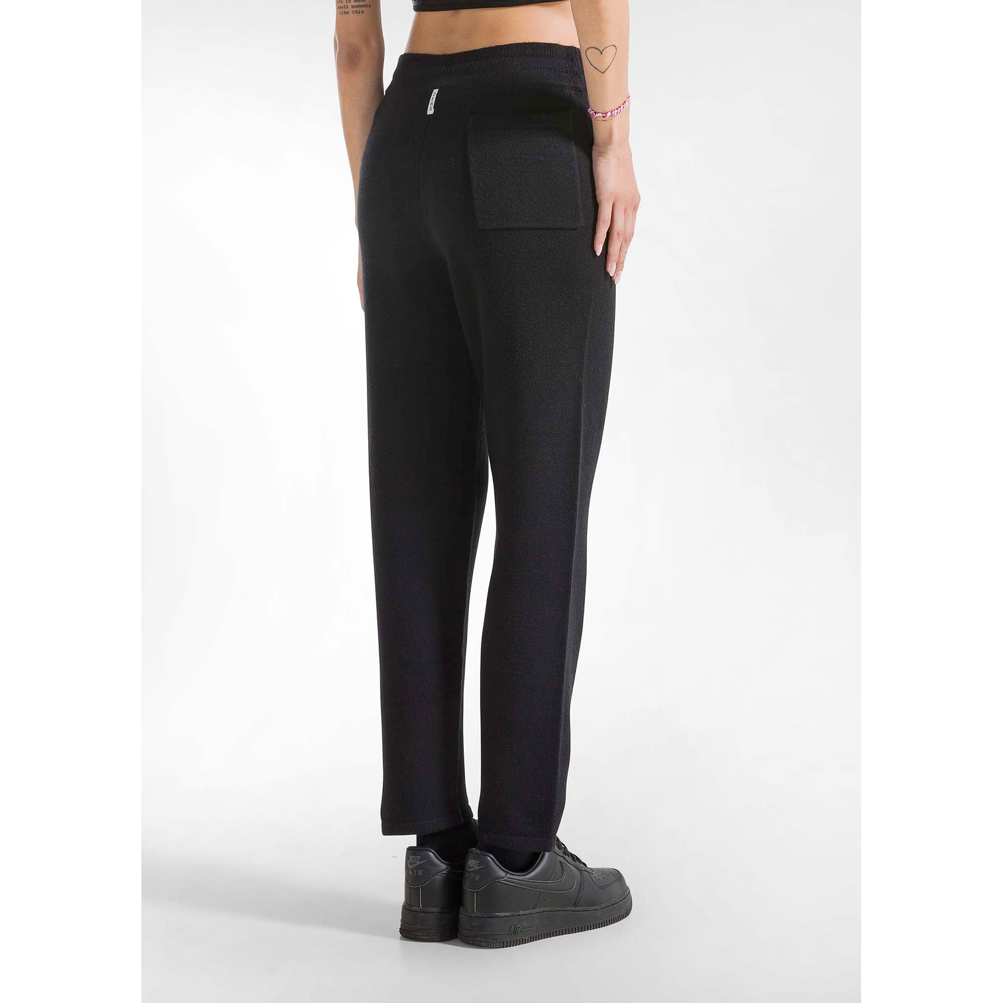 KNITTED_CARROT_PANTS_A00725_10009_Image_4