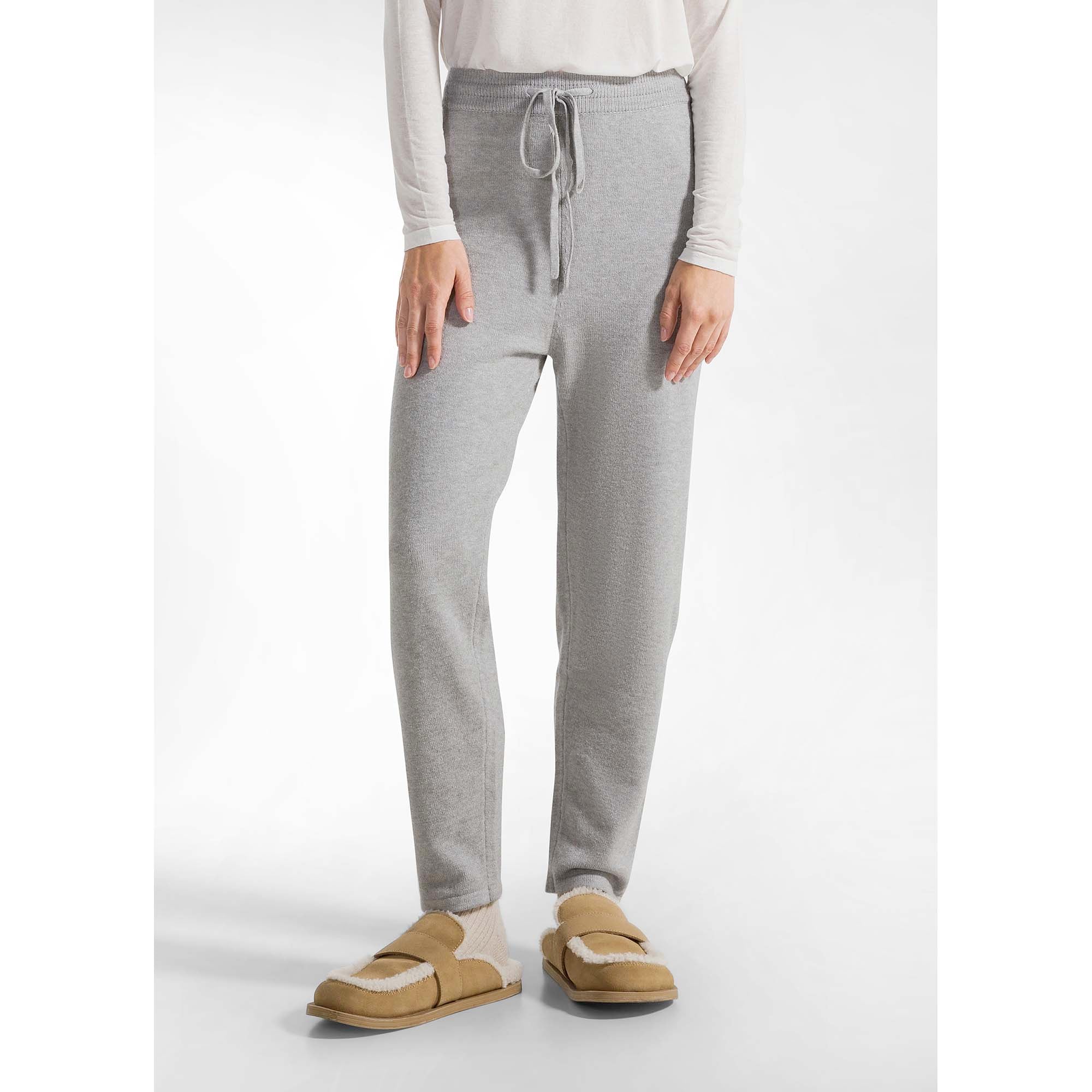 KNITTED_CARROT_PANTS_A00725_43800_Image_3