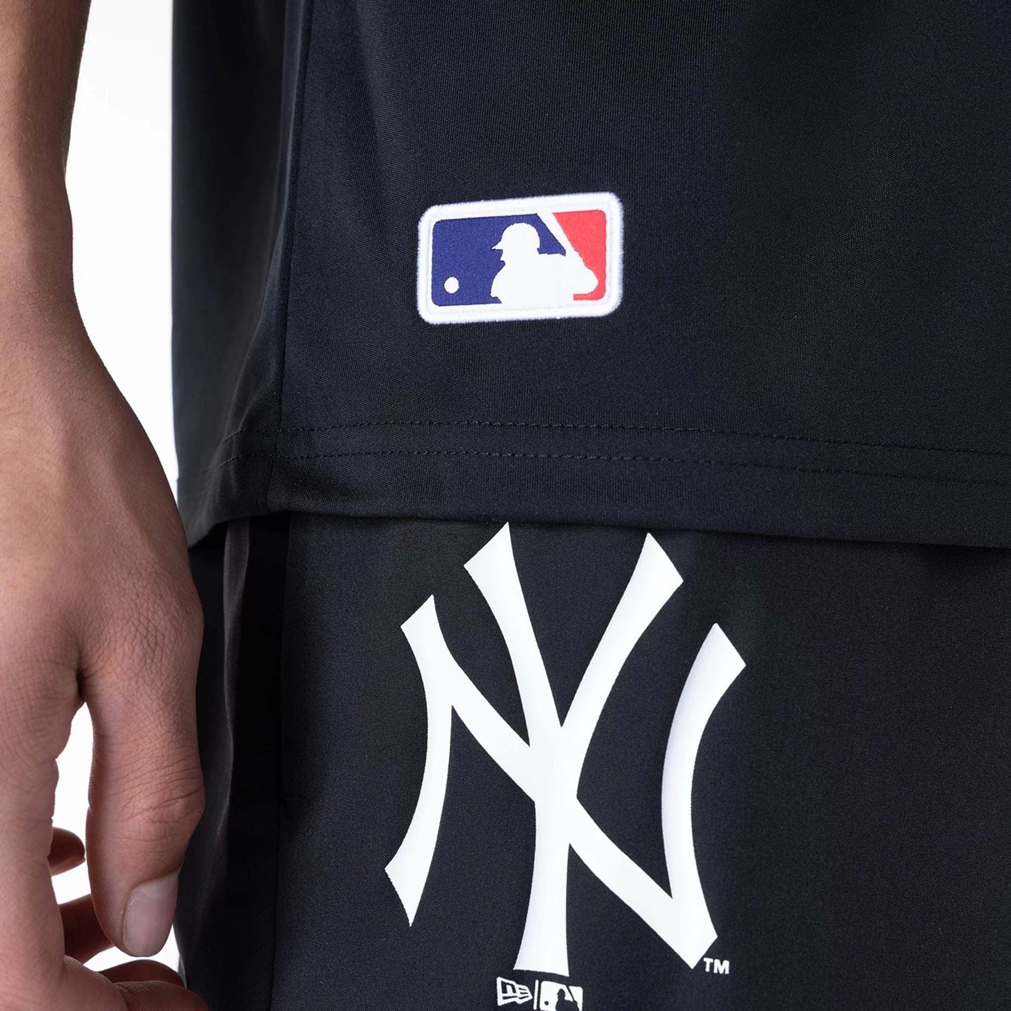 LEAGUE_ESSENTIALS_TEE_NEYYAN_BLK_60596365_001_Image_4