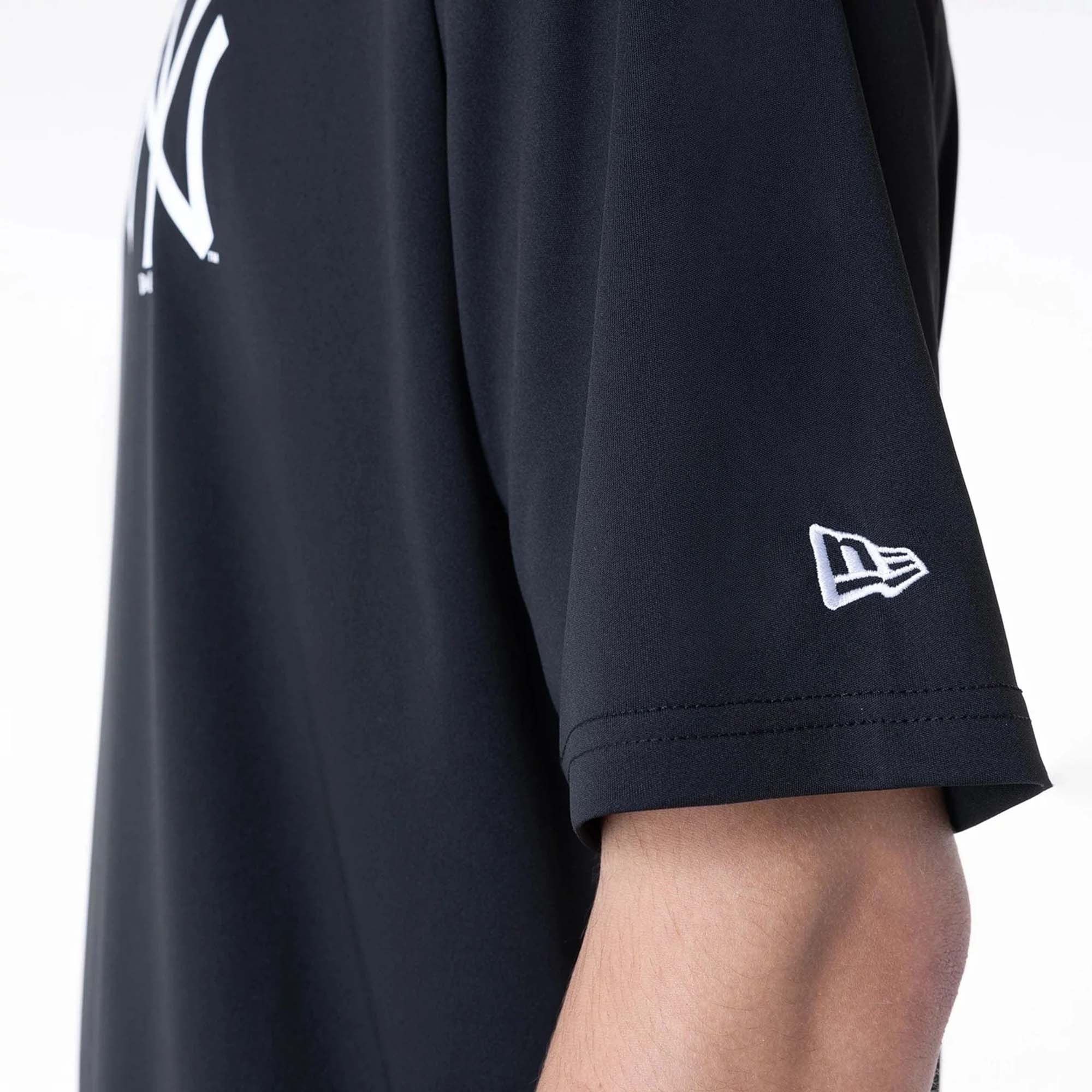 LEAGUE_ESSENTIALS_TEE_NEYYAN_BLK_60596365_001_Image_5