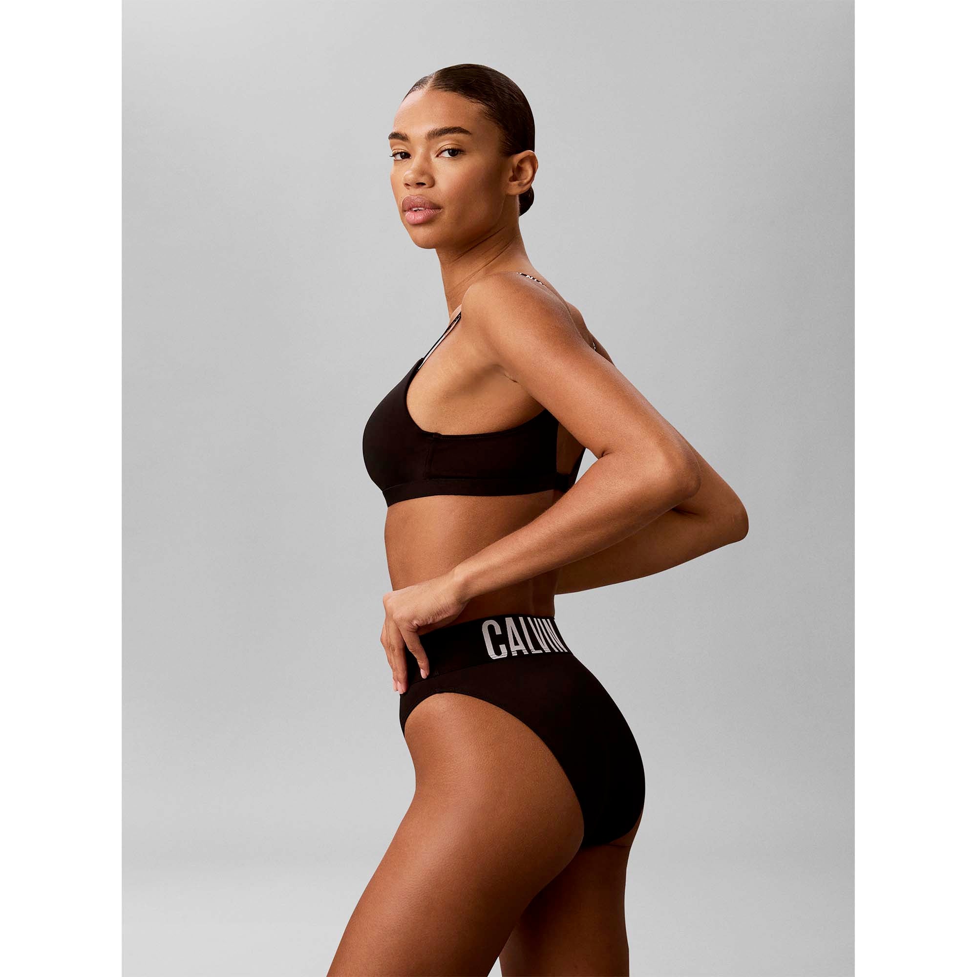 LGHTLY_LINED_BRALETTE_LV00QF8754_UB1_Image_3