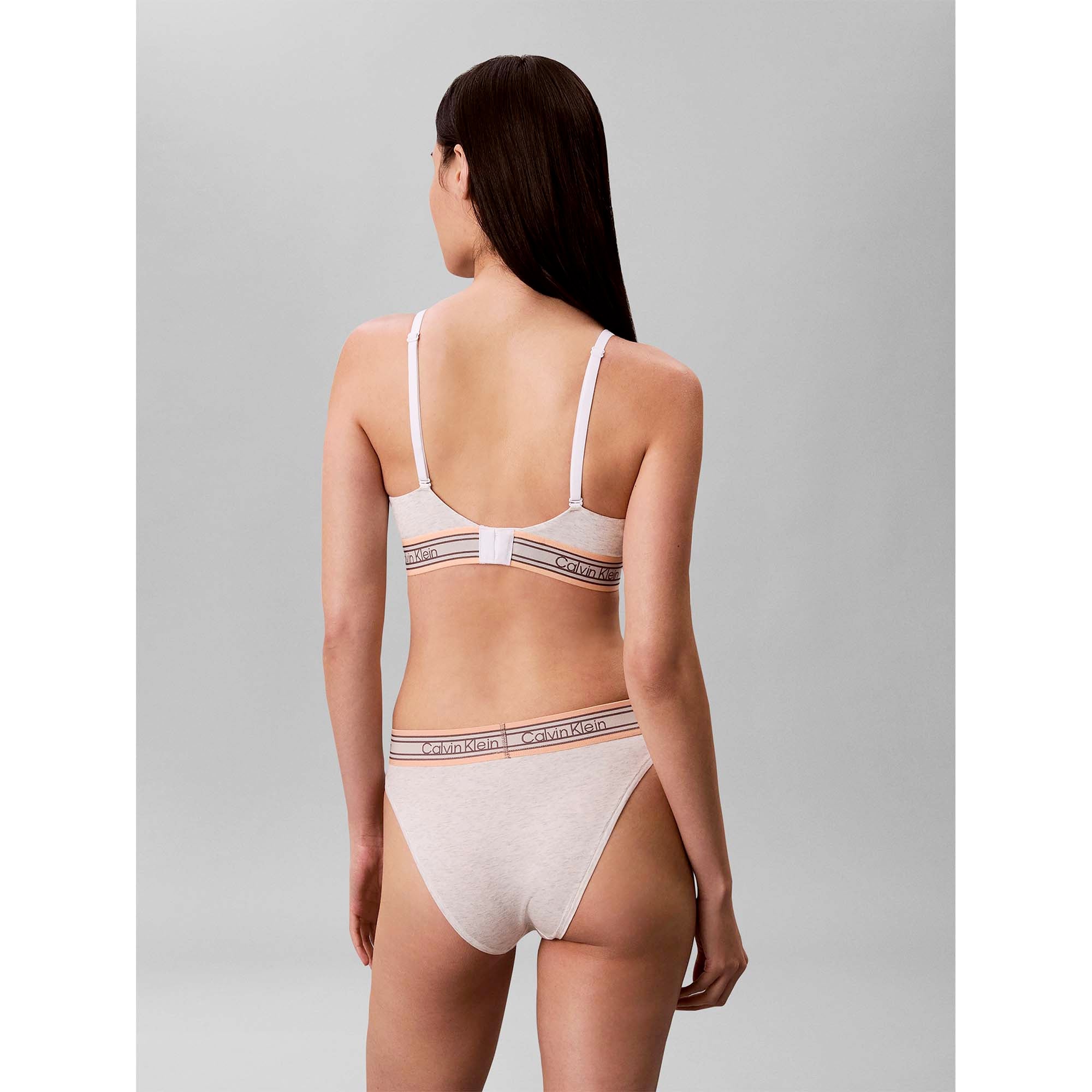 LIGHTLY_LINED_TRIANGLE_LV00QF8693_P74_Image_3