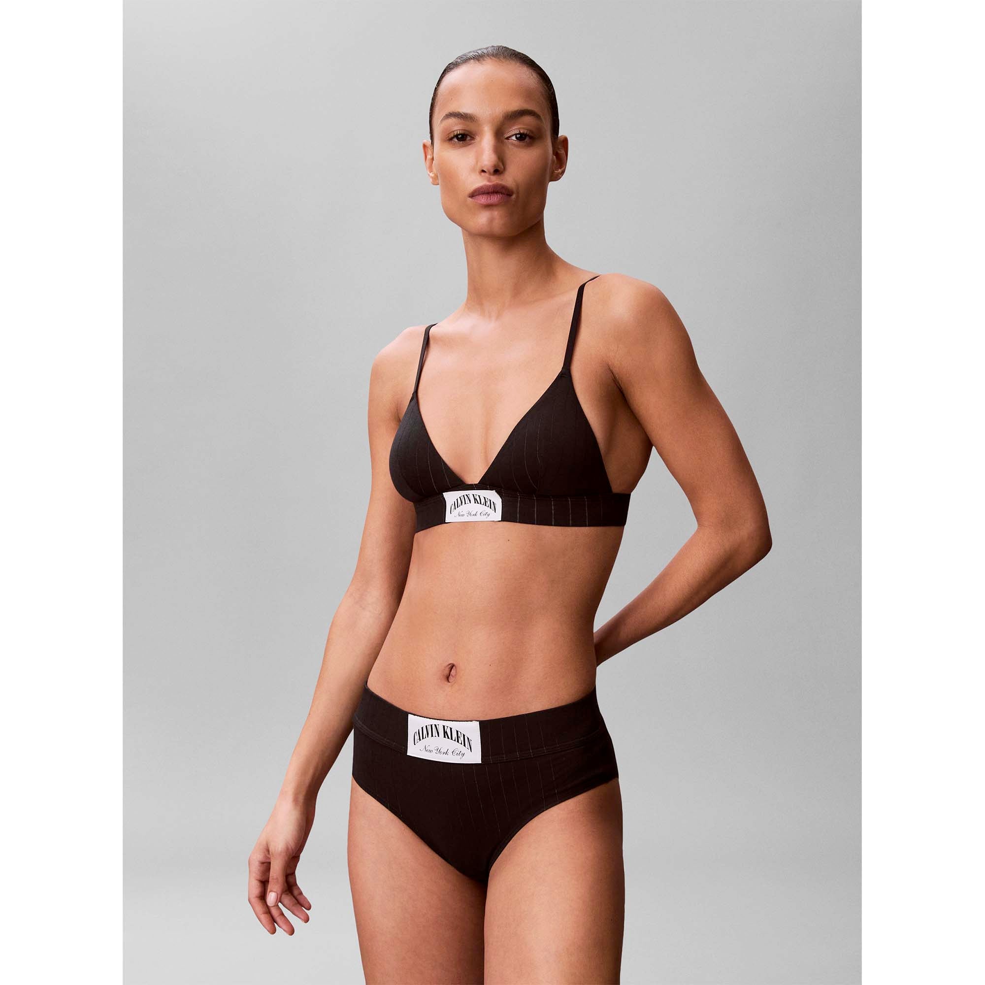 LIGHTLY_LINED_TRIANGLE_LV00QF8886_UB1_Image_2