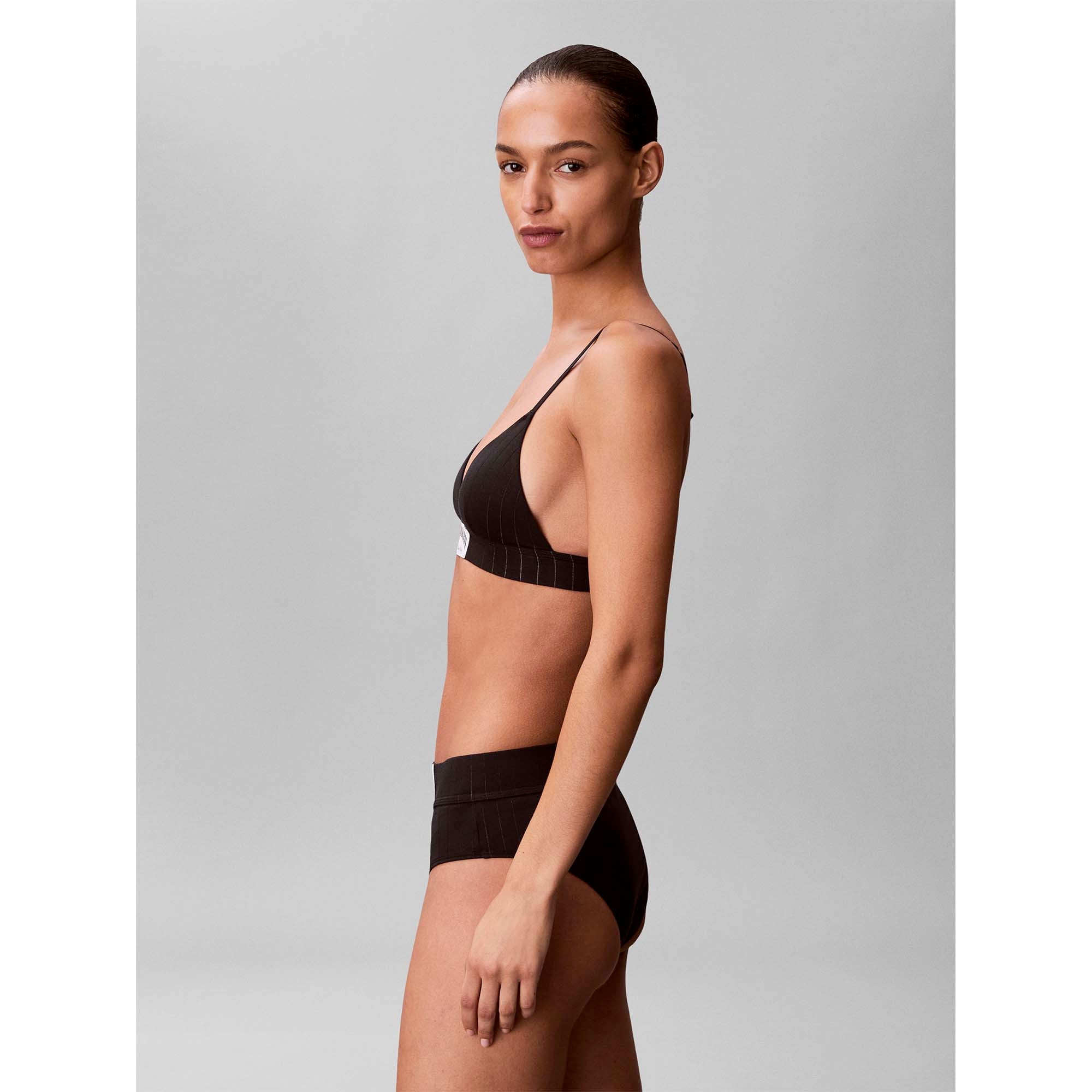 LIGHTLY_LINED_TRIANGLE_LV00QF8886_UB1_Image_4