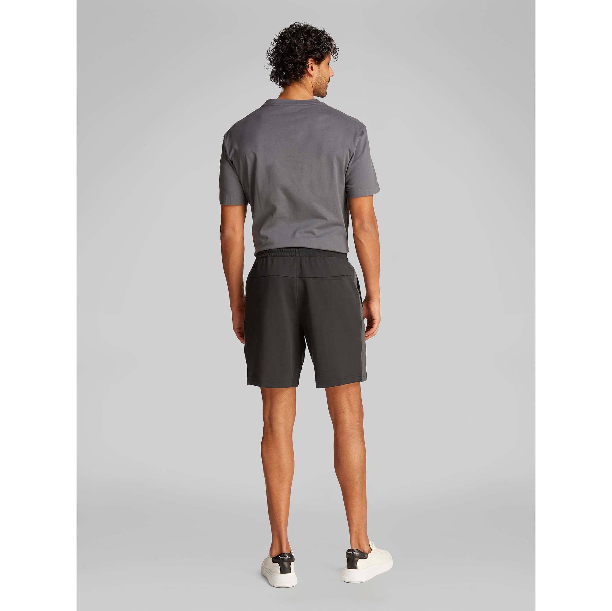 LOGO_TAPE_SHORT_J30J327246_BEH_Image_4
