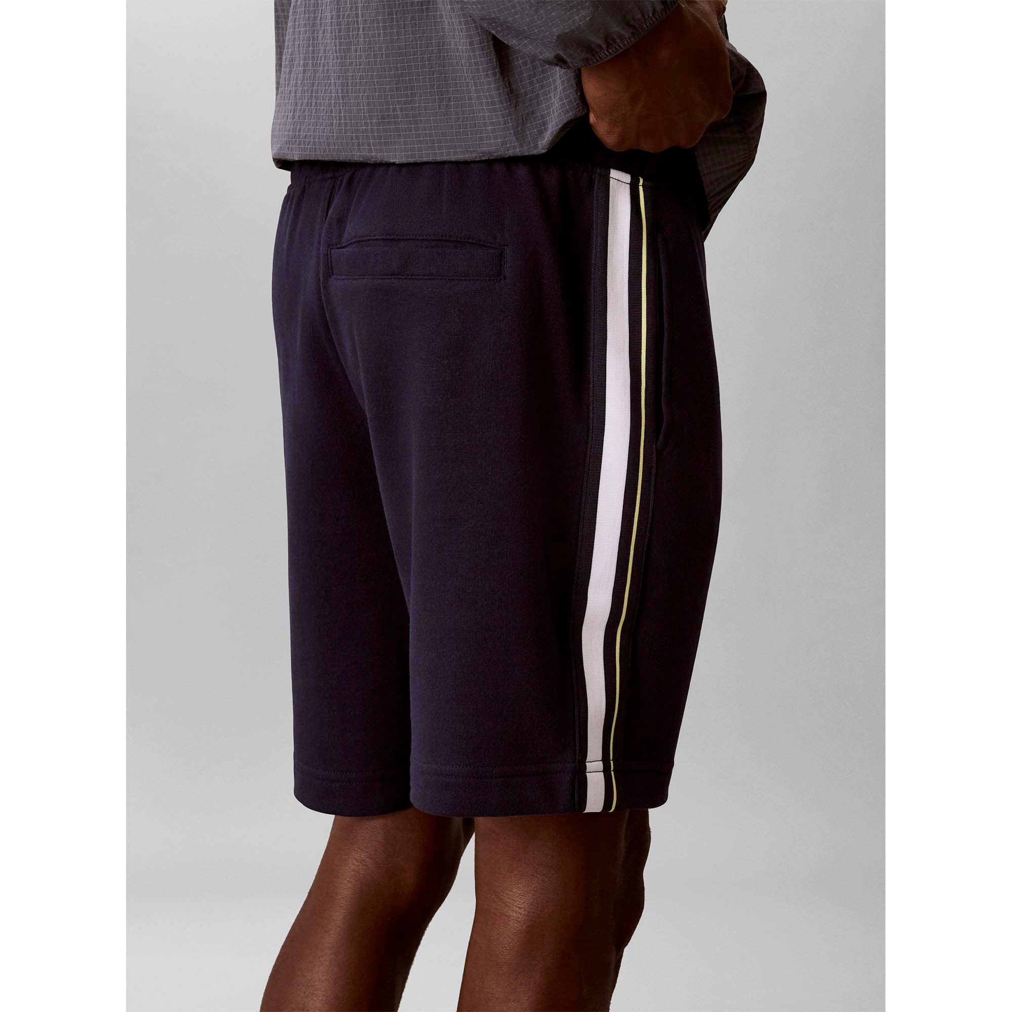 LOGO_TAPE_TERRY_SHOR_LVGMS6S801_0PP_Image_3