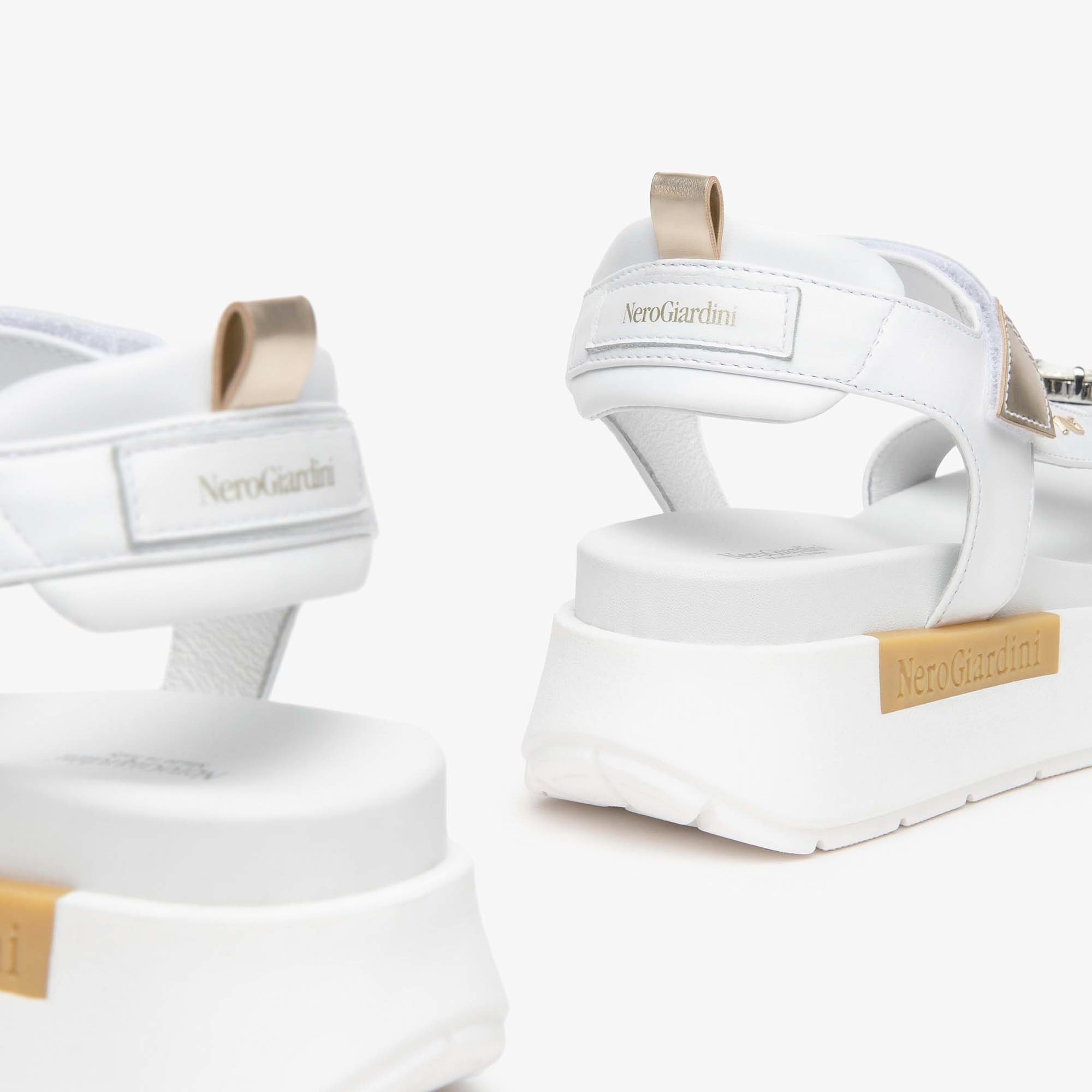 LOIRA_TBRILL_PLATINO_6074_TR_VENEZIA_8066_LIGH_E410707D_707_Image_4